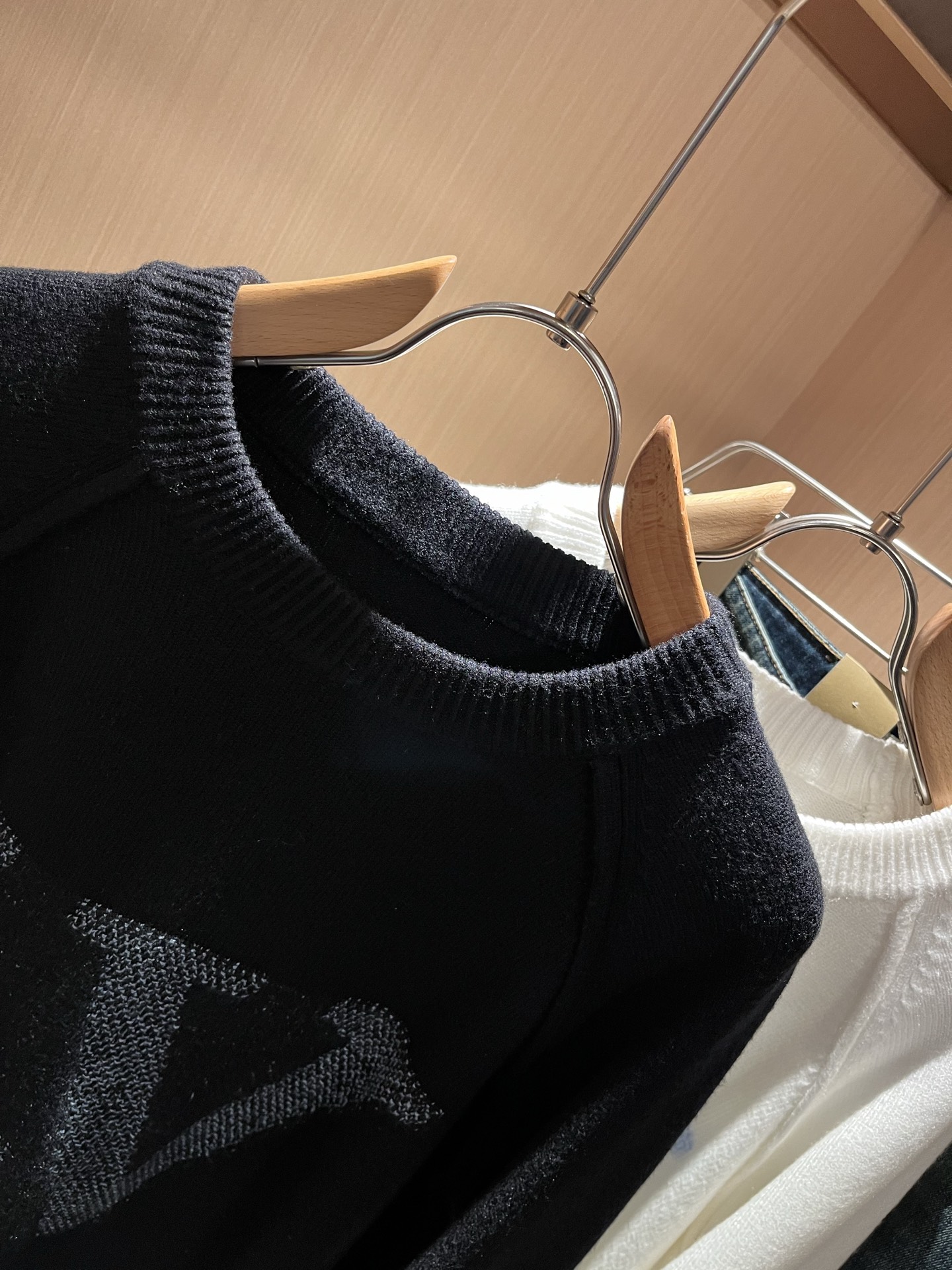 Louis Vuit*on 2025秋冬路易家族轻奢针织羊毛衫！男女同款👫装饰！ 路易家族的新高端，细节