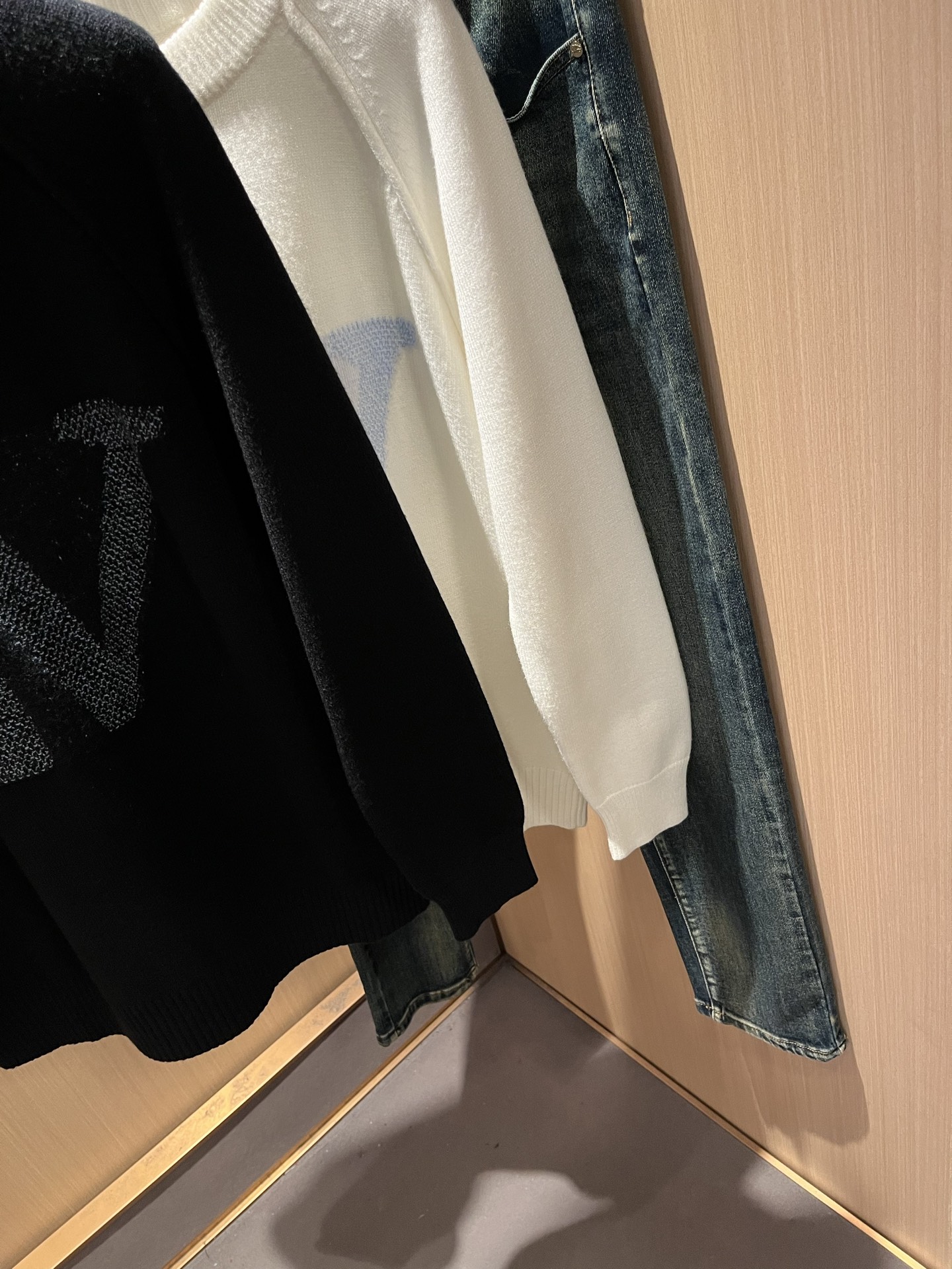 Louis Vuit*on 2025秋冬路易家族轻奢针织羊毛衫！男女同款👫装饰！ 路易家族的新高端，细节