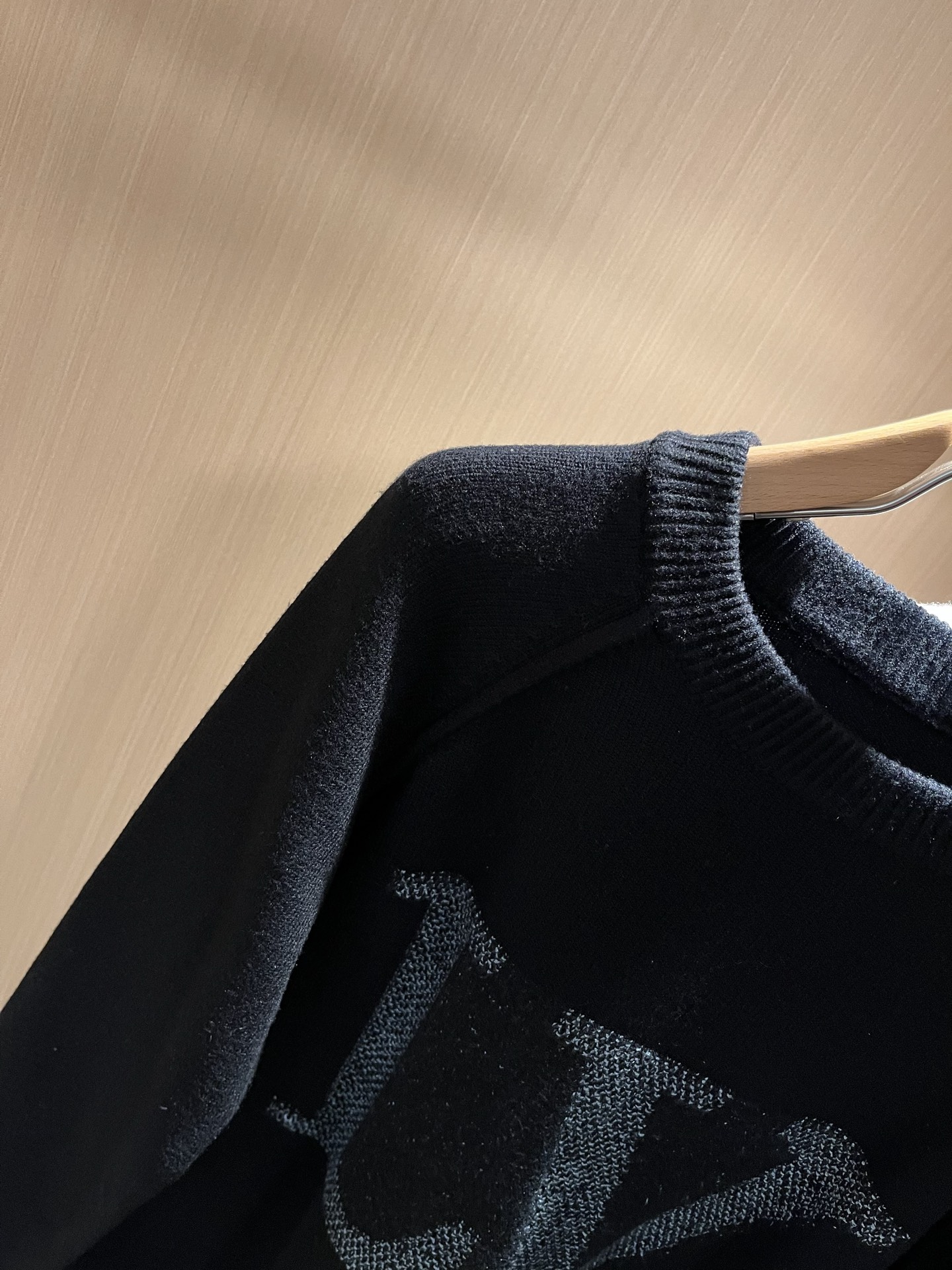 Louis Vuit*on 2025秋冬路易家族轻奢针织羊毛衫！男女同款👫装饰！ 路易家族的新高端，细节