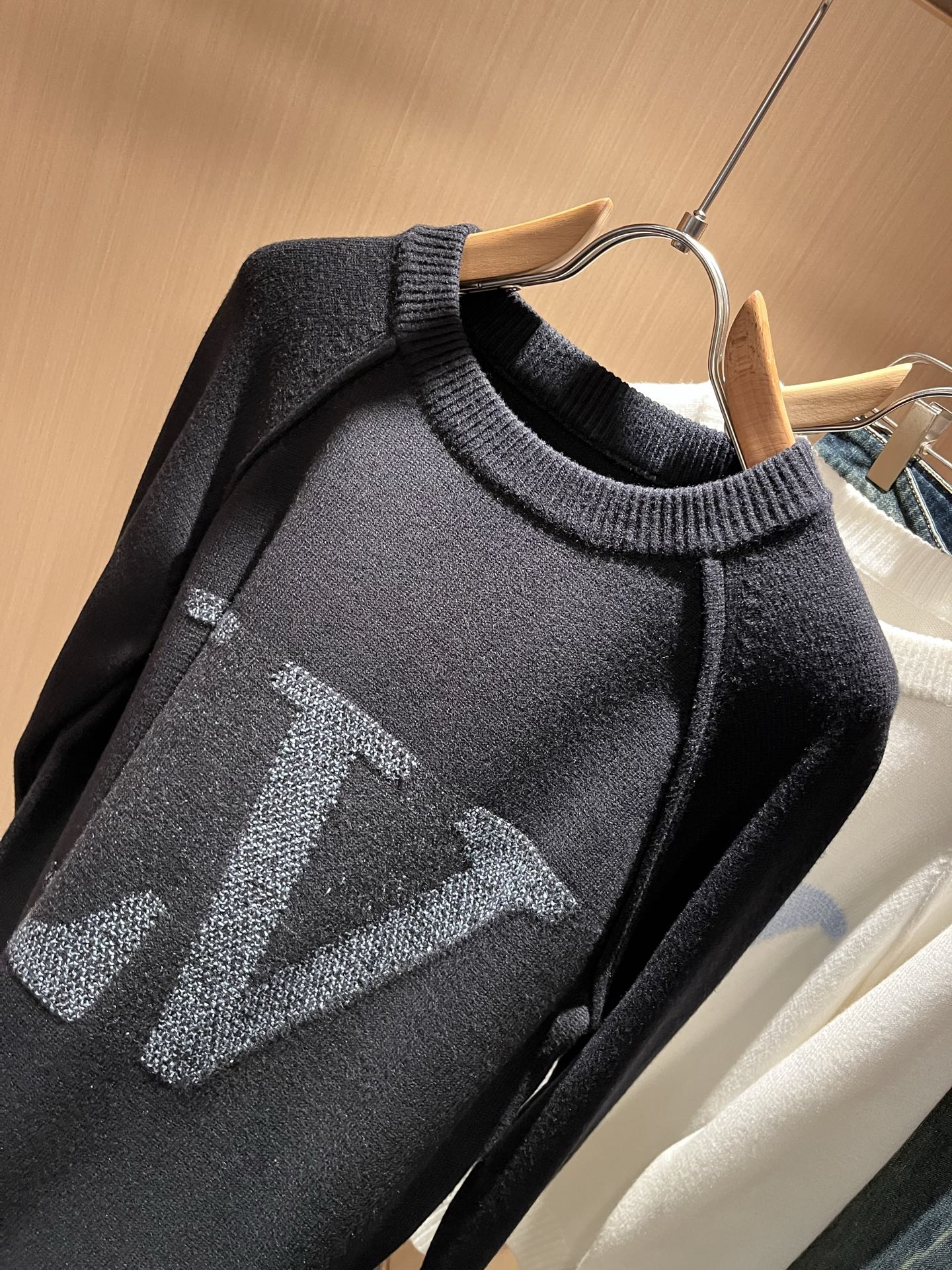 Louis Vuit*on 2025秋冬路易家族轻奢针织羊毛衫！男女同款👫装饰！ 路易家族的新高端，细节