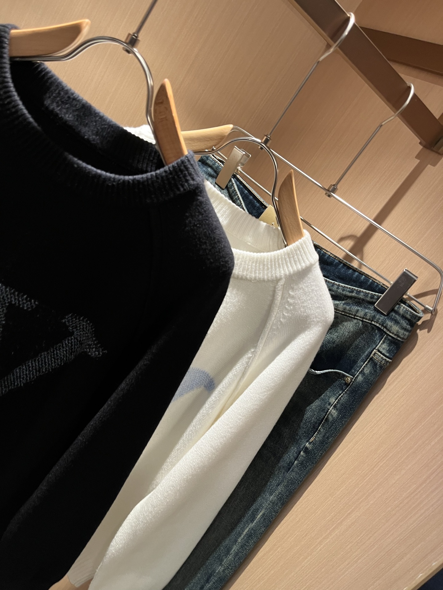 Louis Vuit*on 2025秋冬路易家族轻奢针织羊毛衫！男女同款👫装饰！ 路易家族的新高端，细节