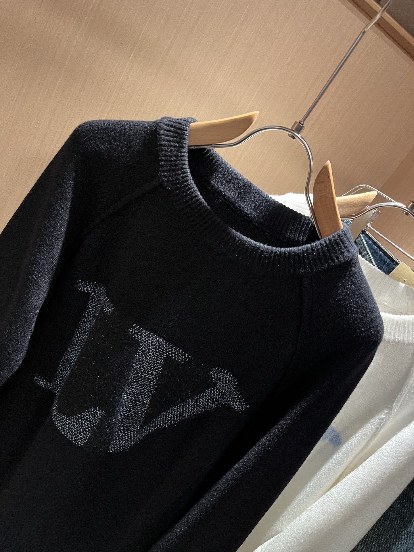 Louis Vuit*on 2025秋冬路易家族轻奢针织羊毛衫！男女同款👫装饰！ 路易家族的新高端，细节