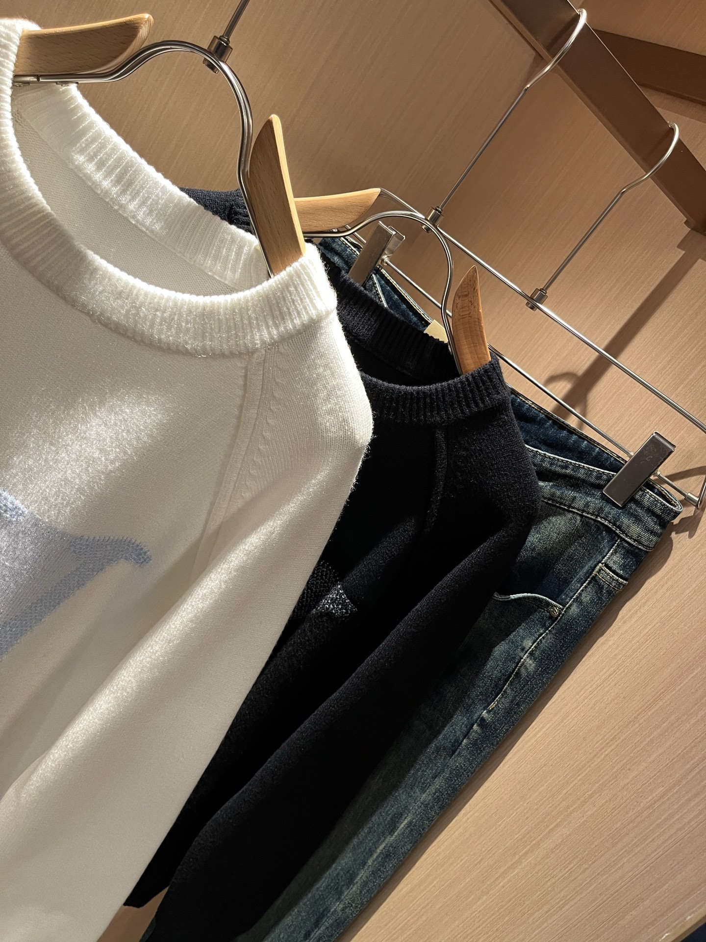 Louis Vuit*on 2025秋冬路易家族轻奢针织羊毛衫！男女同款👫装饰！ 路易家族的新高端，细节