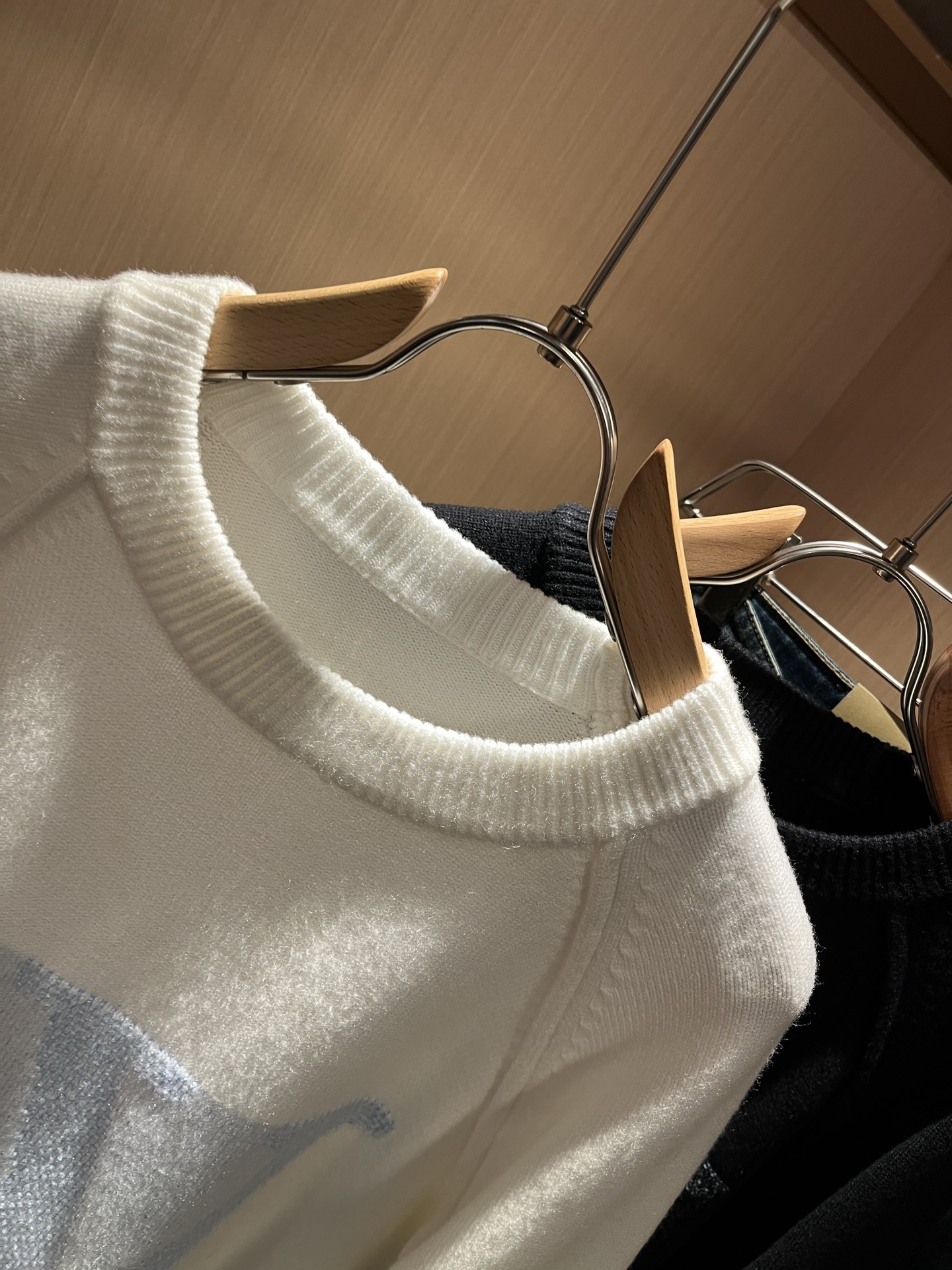 Louis Vuit*on 2025秋冬路易家族轻奢针织羊毛衫！男女同款👫装饰！ 路易家族的新高端，细节