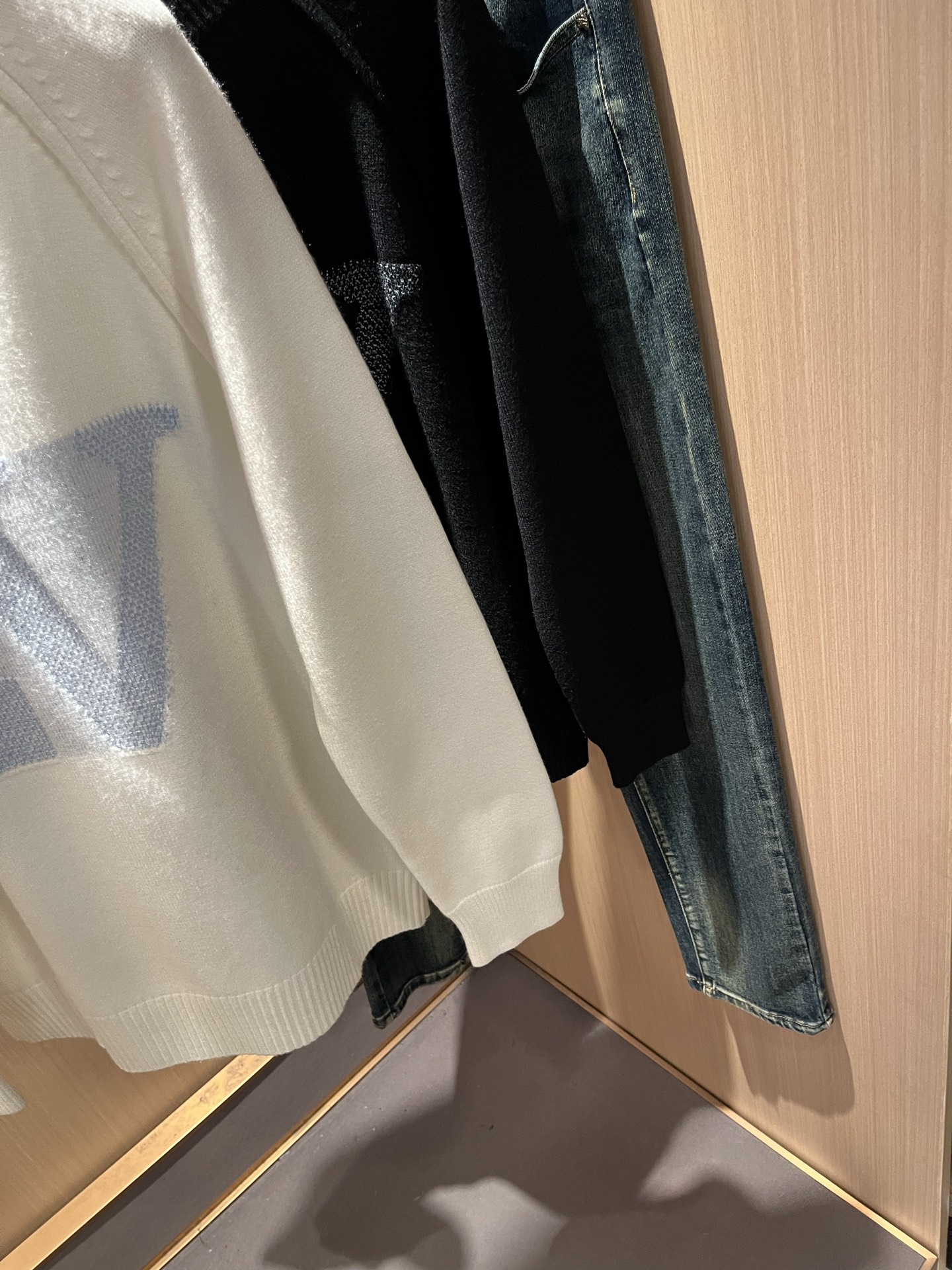 Louis Vuit*on 2025秋冬路易家族轻奢针织羊毛衫！男女同款👫装饰！ 路易家族的新高端，细节