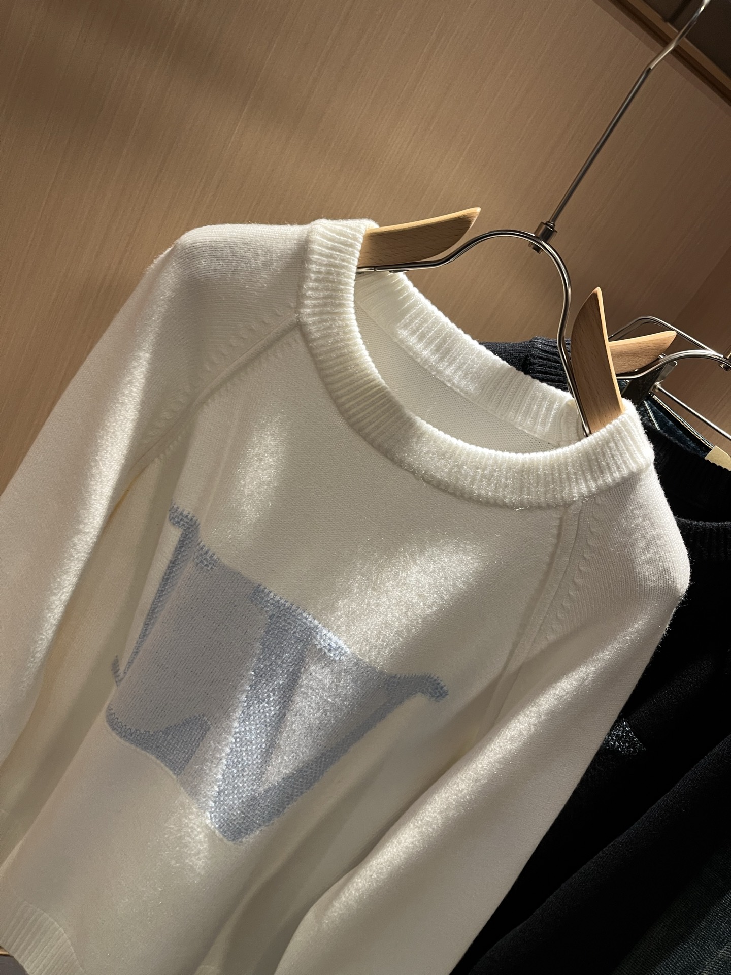 Louis Vuit*on 2025秋冬路易家族轻奢针织羊毛衫！男女同款👫装饰！ 路易家族的新高端，细节