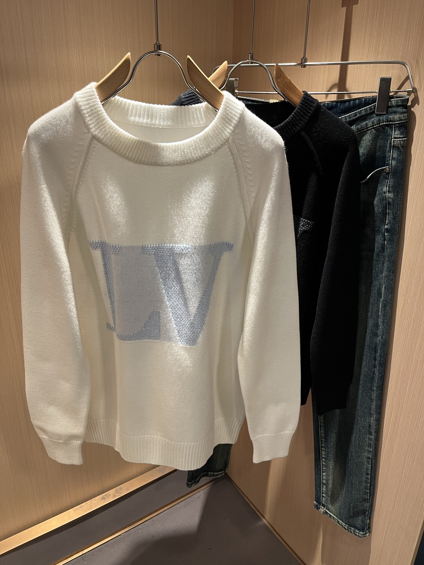 Louis Vuit*on 2025秋冬路易家族轻奢针织羊毛衫！男女同款👫装饰！ 路易家族的新高端，细节