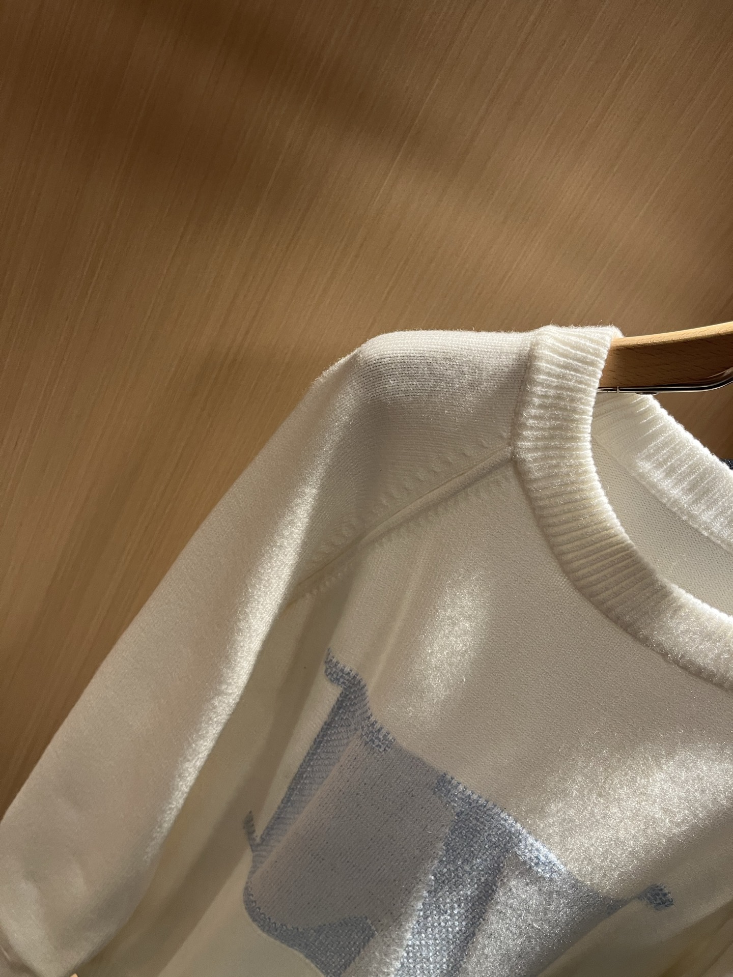 Louis Vuit*on 2025秋冬路易家族轻奢针织羊毛衫！男女同款👫装饰！ 路易家族的新高端，细节