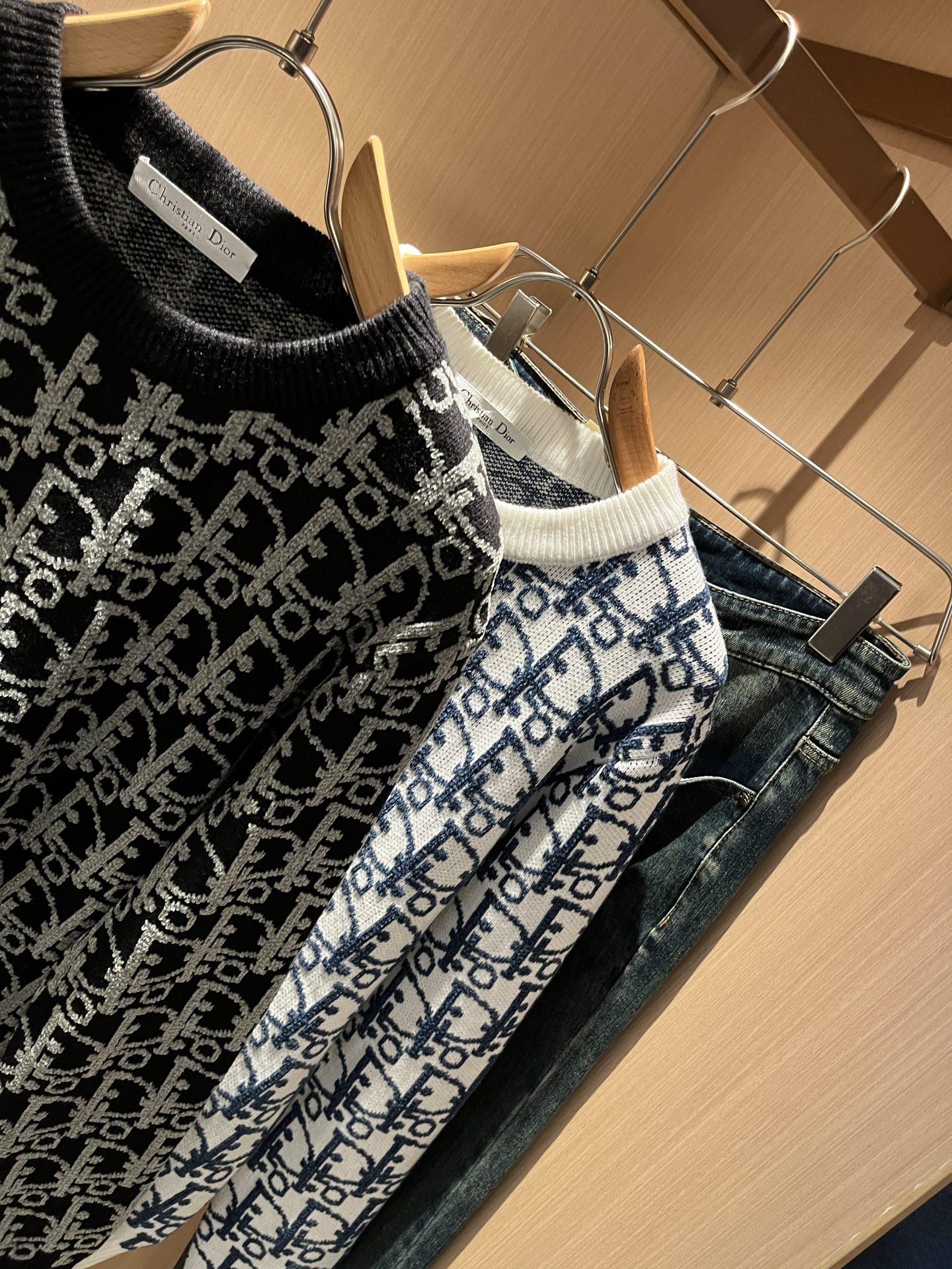 Dio*迪家 2025秋冬新款男女同款👫针织羊毛衫，专柜同步发售！定制专属羊毛🐑面料，从容百搭，档次极高