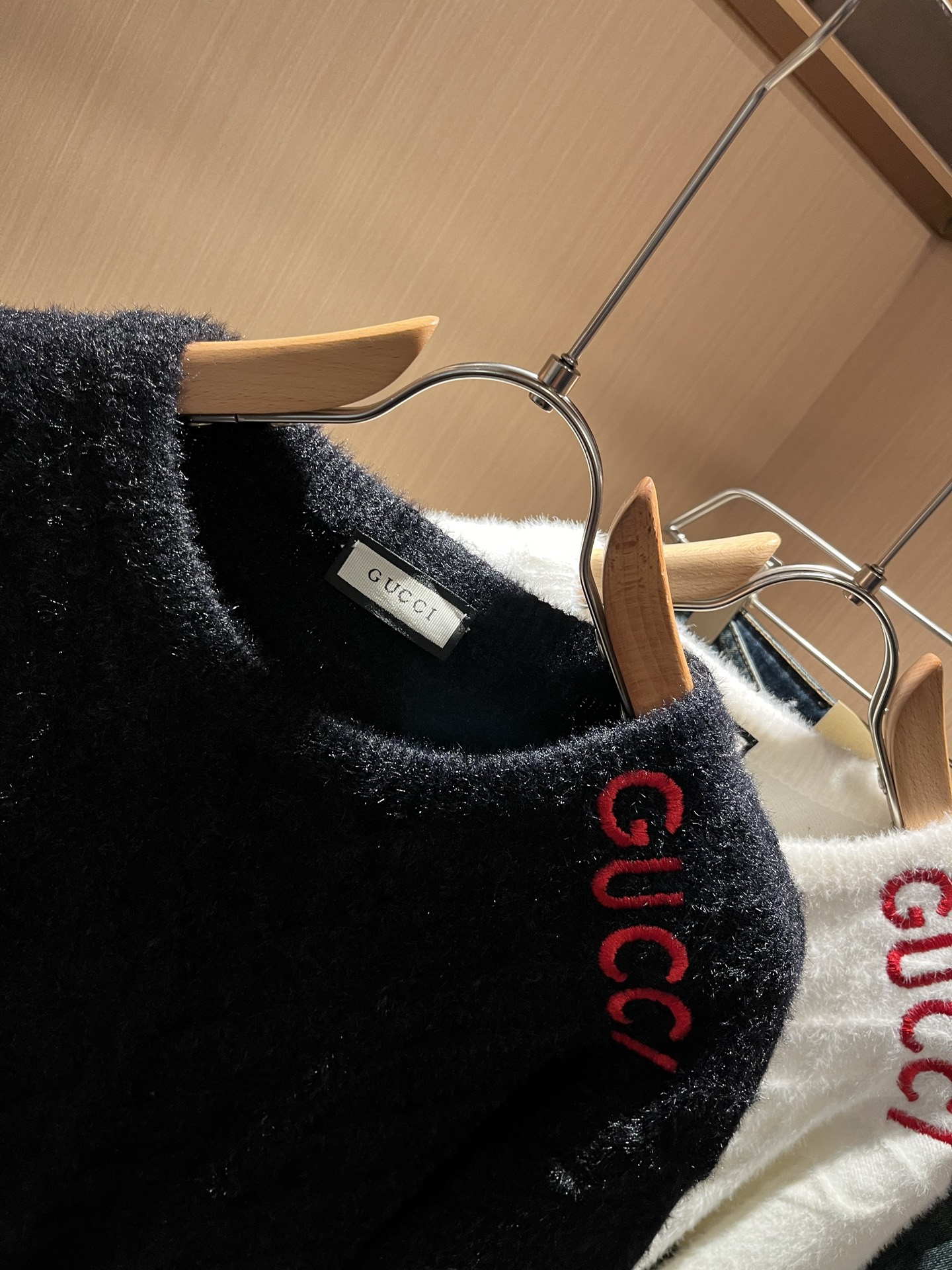 GUC*I 古家 2025秋冬新款男女同款👫 针织羊毛衫，胸前标志logo刺绣设计！贸易公司渠道稀出，同