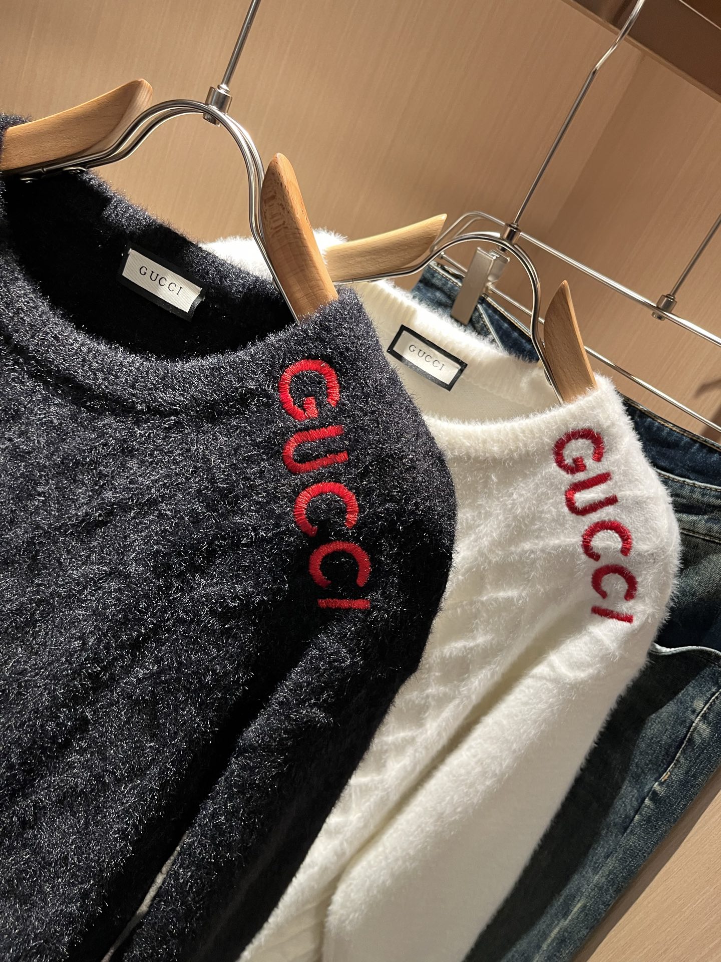 GUC*I 古家 2025秋冬新款男女同款👫 针织羊毛衫，胸前标志logo刺绣设计！贸易公司渠道稀出，同