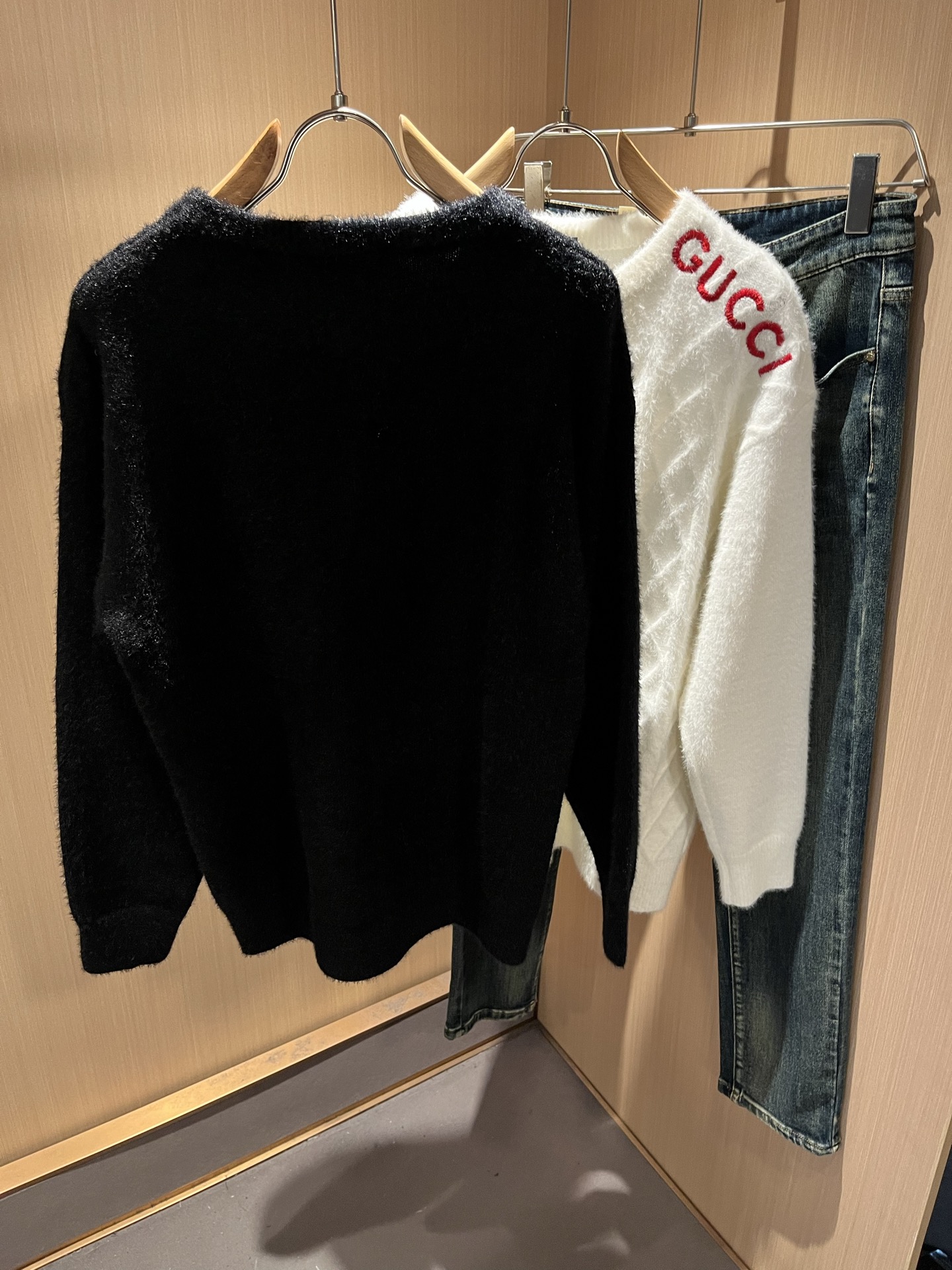 GUC*I 古家 2025秋冬新款男女同款👫 针织羊毛衫，胸前标志logo刺绣设计！贸易公司渠道稀出，同