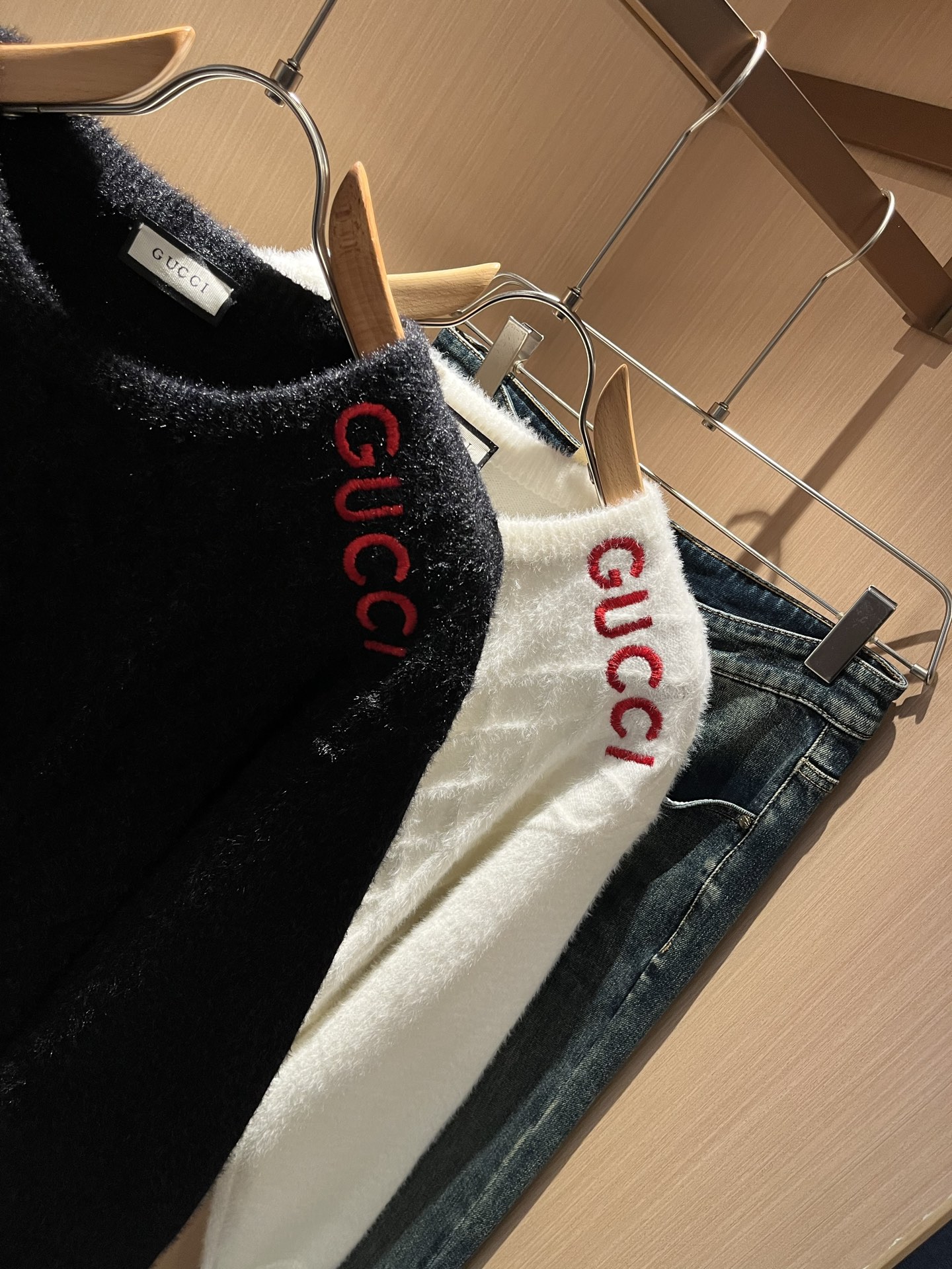 GUC*I 古家 2025秋冬新款男女同款👫 针织羊毛衫，胸前标志logo刺绣设计！贸易公司渠道稀出，同