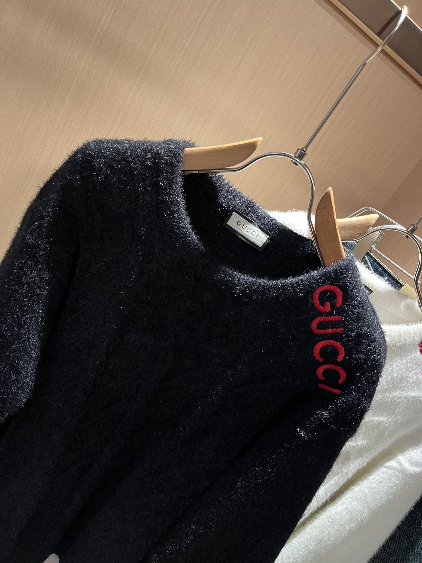 GUC*I 古家 2025秋冬新款男女同款👫 针织羊毛衫，胸前标志logo刺绣设计！贸易公司渠道稀出，同