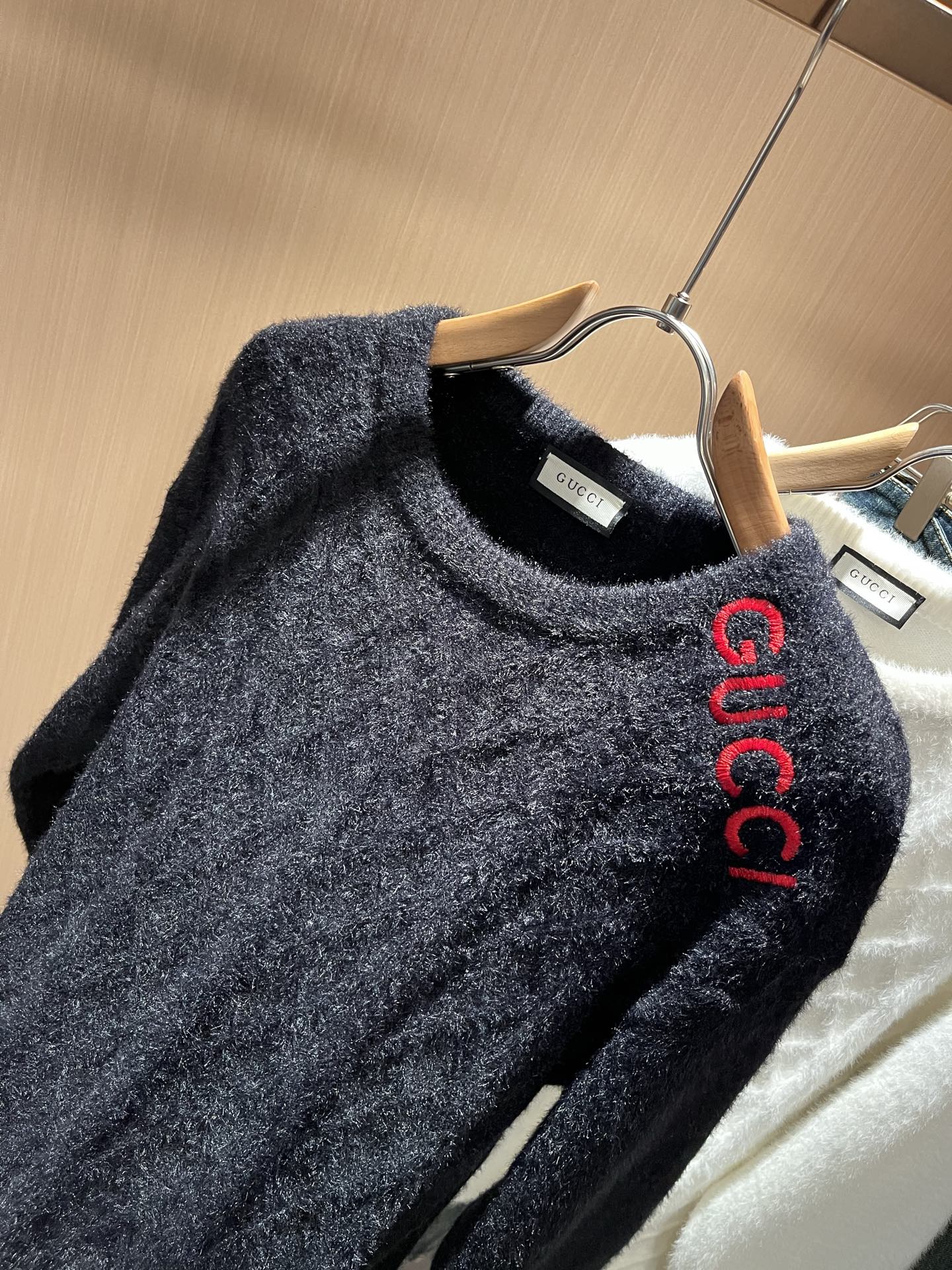 GUC*I 古家 2025秋冬新款男女同款👫 针织羊毛衫，胸前标志logo刺绣设计！贸易公司渠道稀出，同