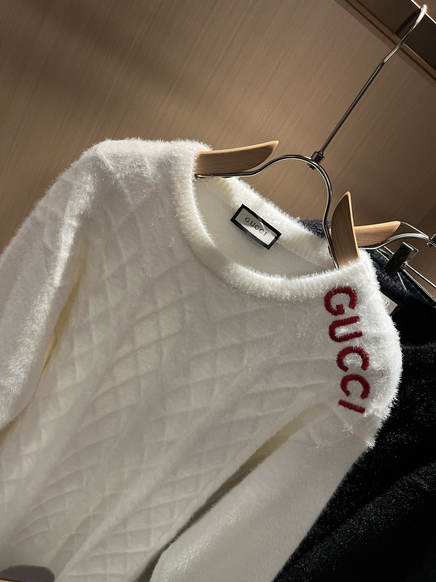 GUC*I 古家 2025秋冬新款男女同款👫 针织羊毛衫，胸前标志logo刺绣设计！贸易公司渠道稀出，同