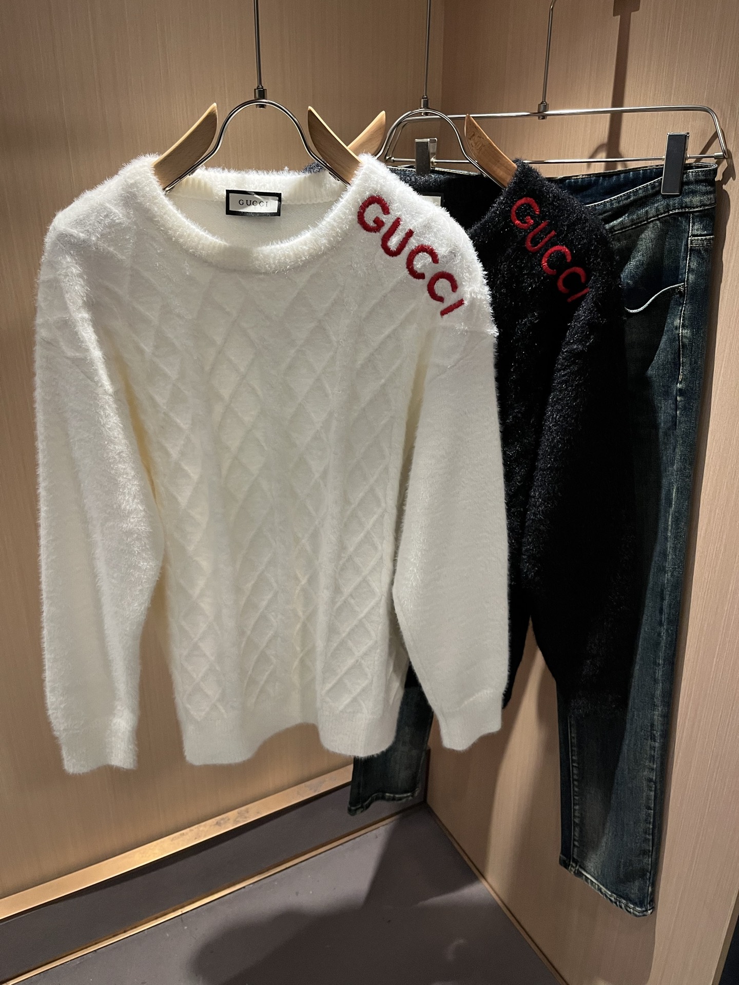 GUC*I 古家 2025秋冬新款男女同款👫 针织羊毛衫，胸前标志logo刺绣设计！贸易公司渠道稀出，同