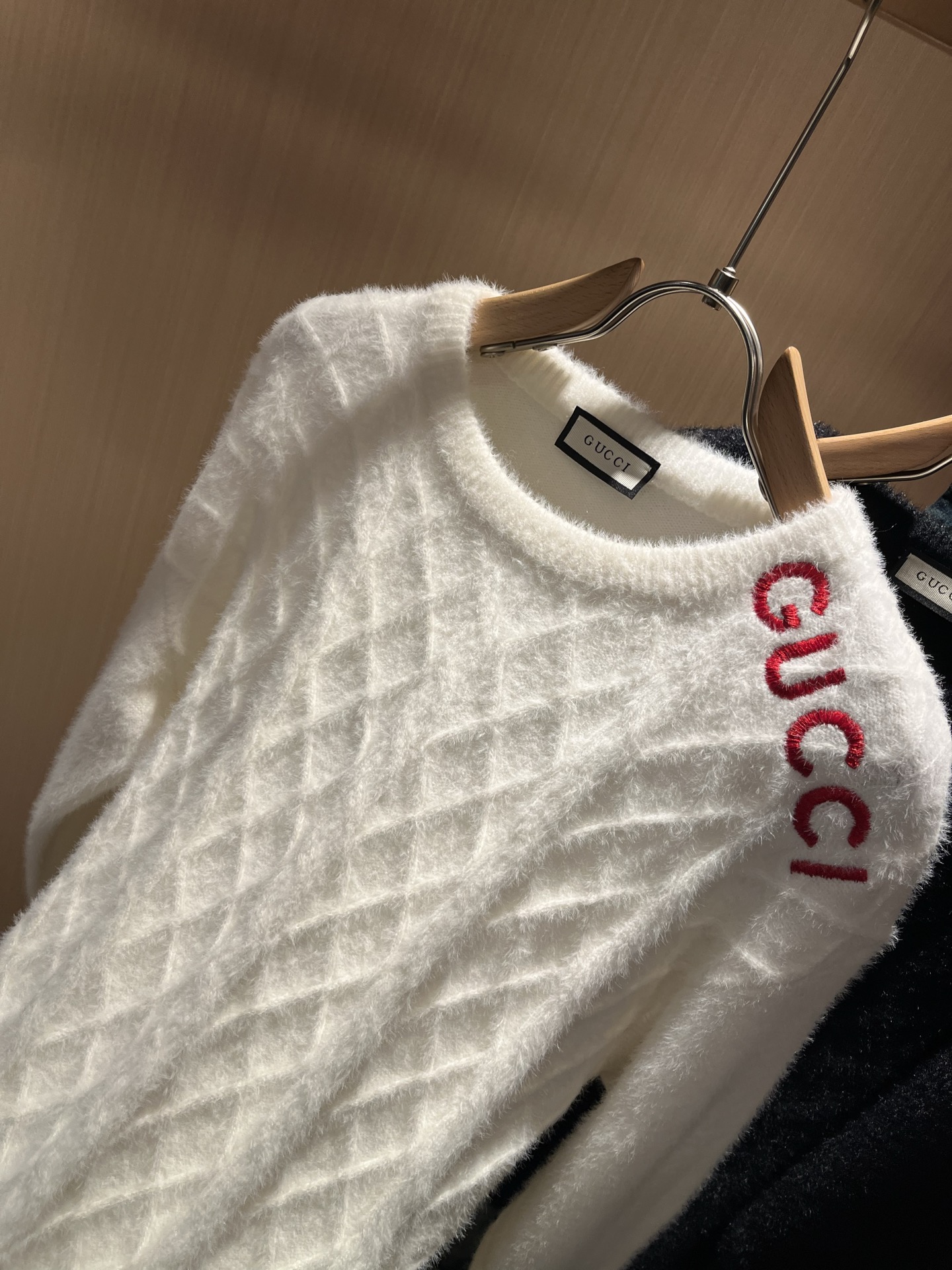 GUC*I 古家 2025秋冬新款男女同款👫 针织羊毛衫，胸前标志logo刺绣设计！贸易公司渠道稀出，同