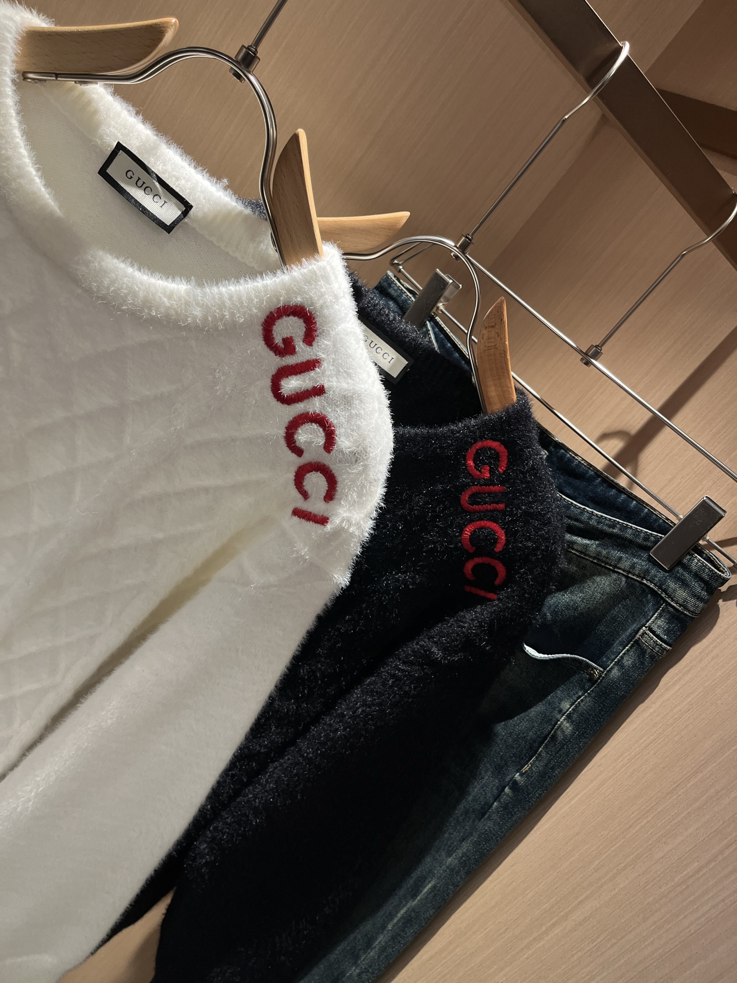 GUC*I 古家 2025秋冬新款男女同款👫 针织羊毛衫，胸前标志logo刺绣设计！贸易公司渠道稀出，同