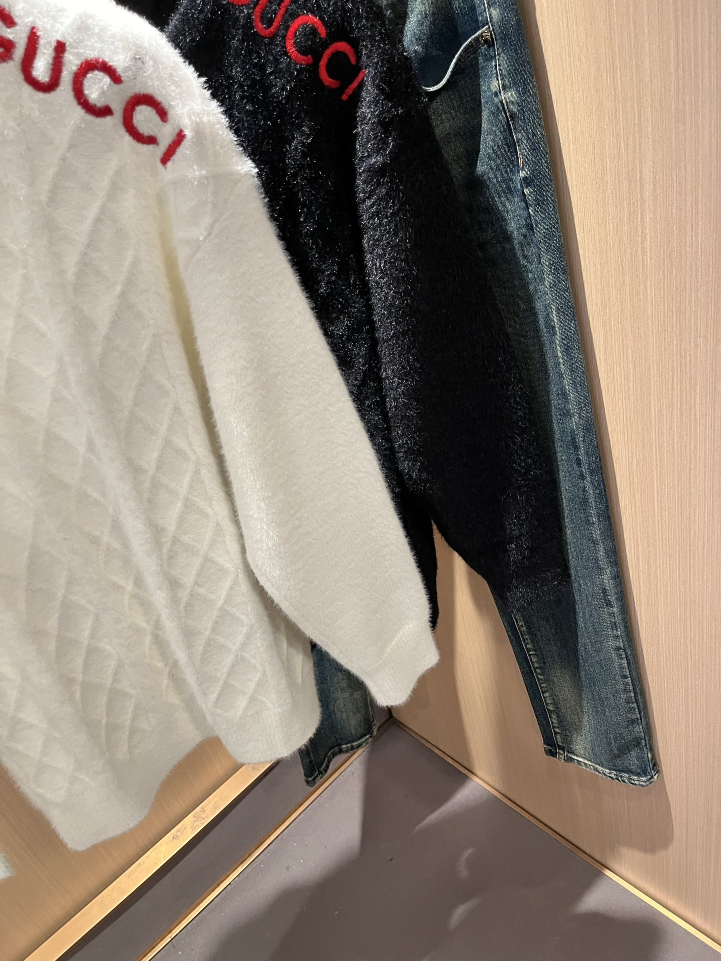 GUC*I 古家 2025秋冬新款男女同款👫 针织羊毛衫，胸前标志logo刺绣设计！贸易公司渠道稀出，同