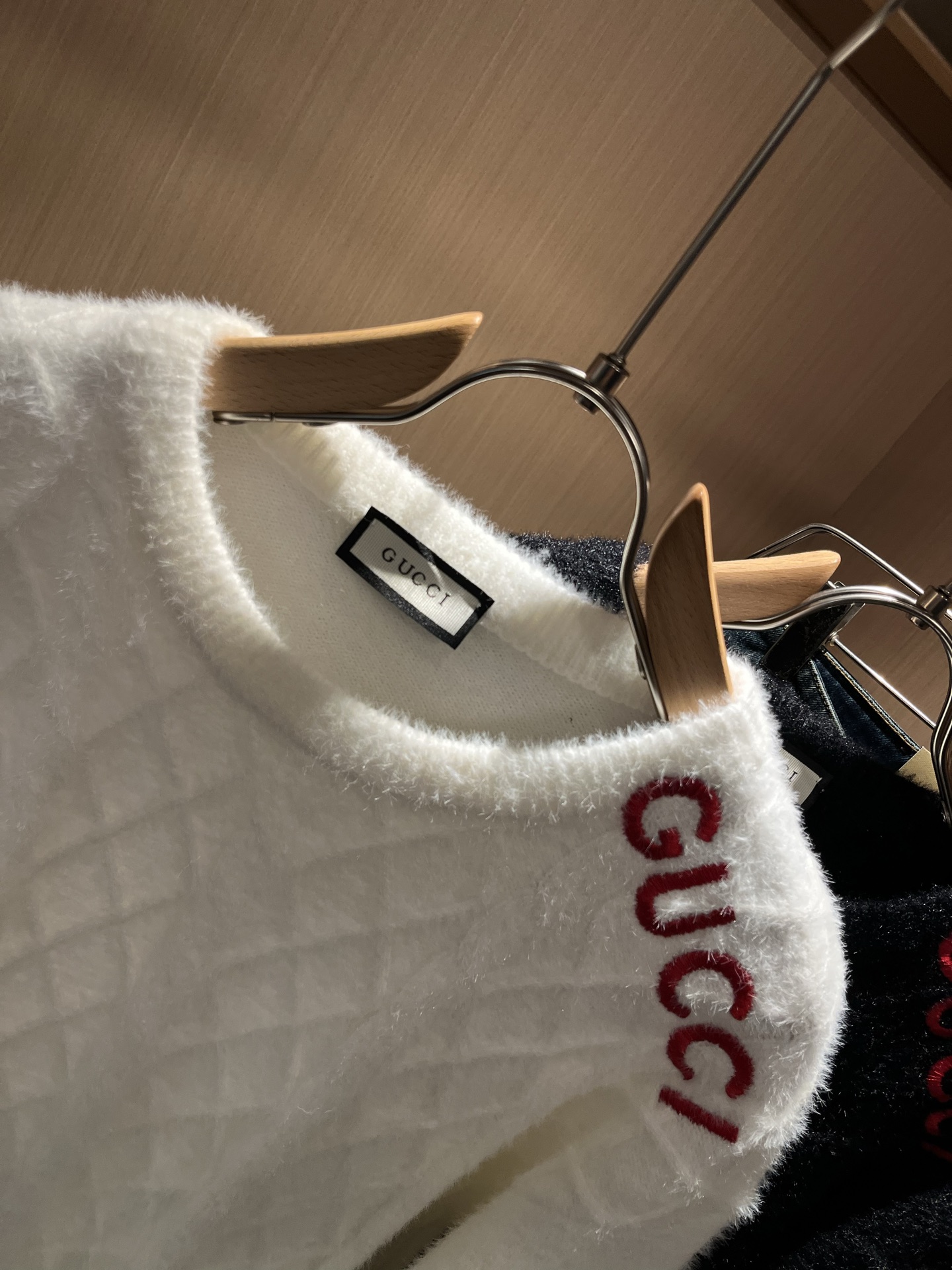 GUC*I 古家 2025秋冬新款男女同款👫 针织羊毛衫，胸前标志logo刺绣设计！贸易公司渠道稀出，同