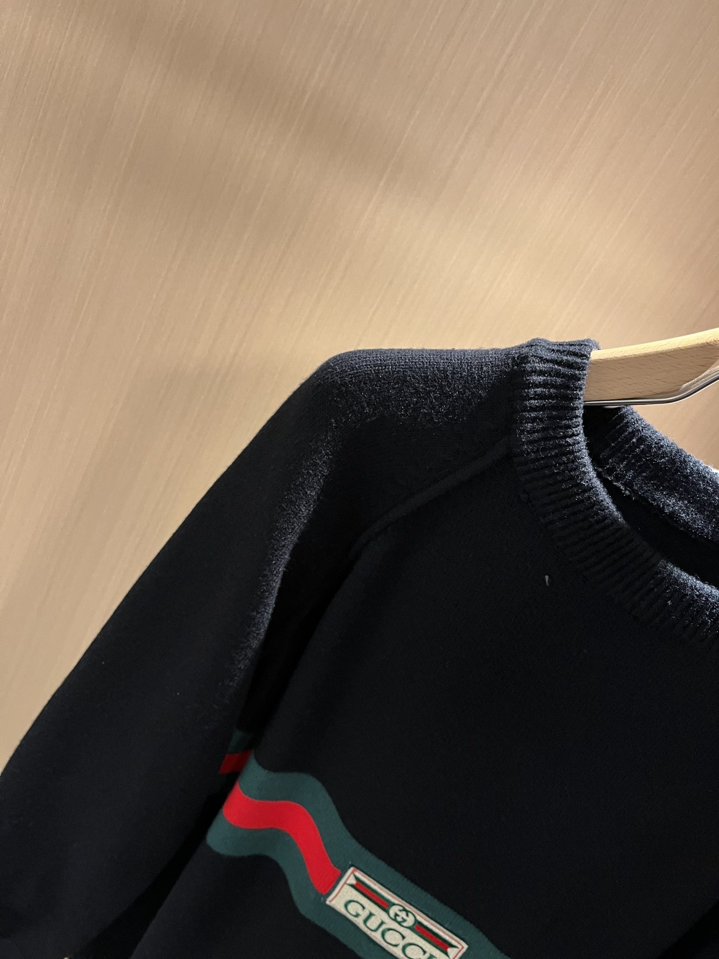 GUC*I 古家 2025秋冬新款男女同款👫 针织羊毛衫，胸前标志logo刺绣设计！贸易公司渠道稀出，同