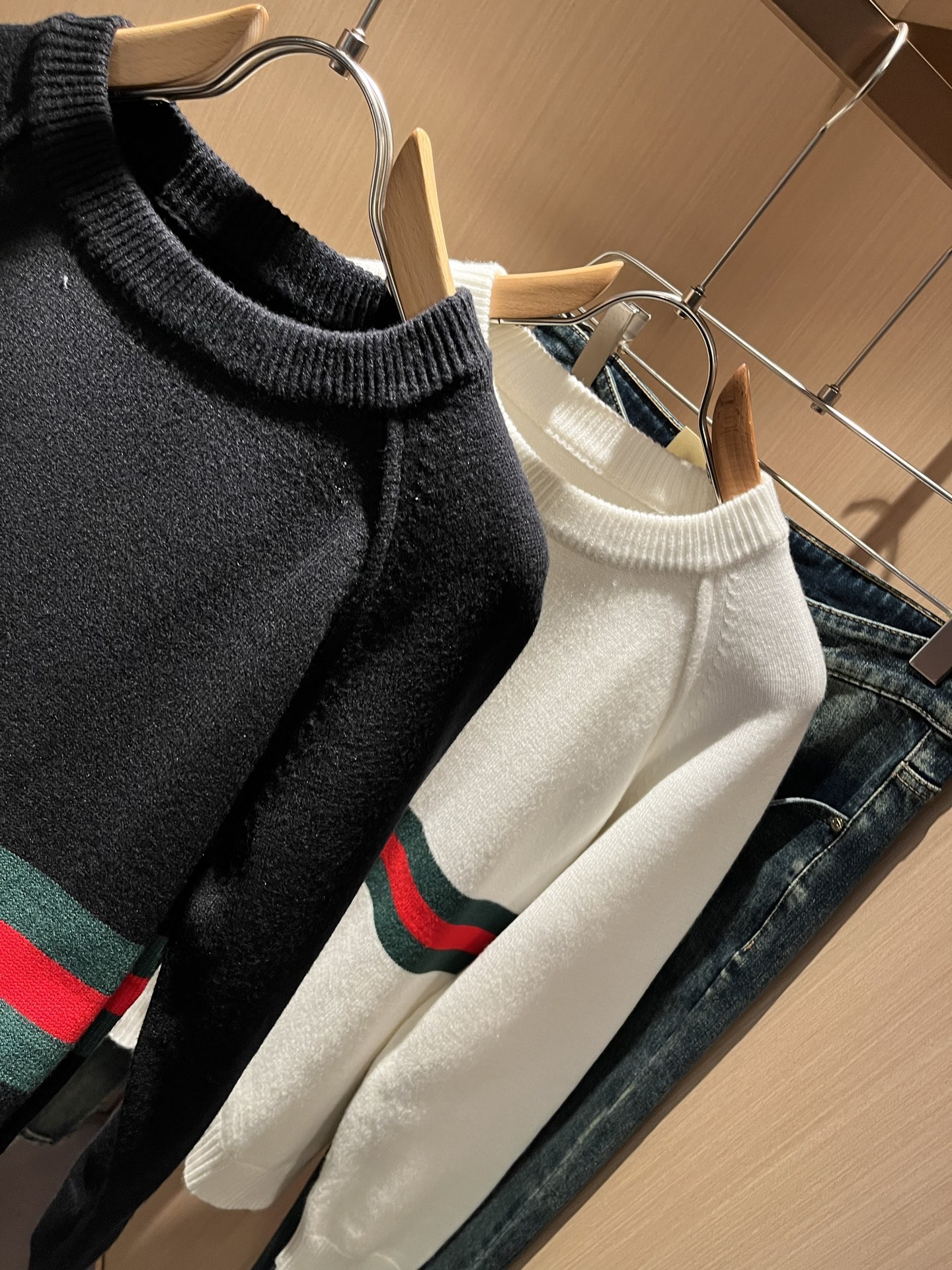 GUC*I 古家 2025秋冬新款男女同款👫 针织羊毛衫，胸前标志logo刺绣设计！贸易公司渠道稀出，同