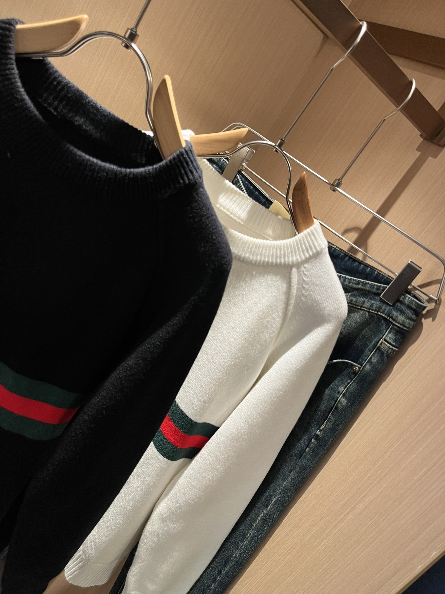 GUC*I 古家 2025秋冬新款男女同款👫 针织羊毛衫，胸前标志logo刺绣设计！贸易公司渠道稀出，同