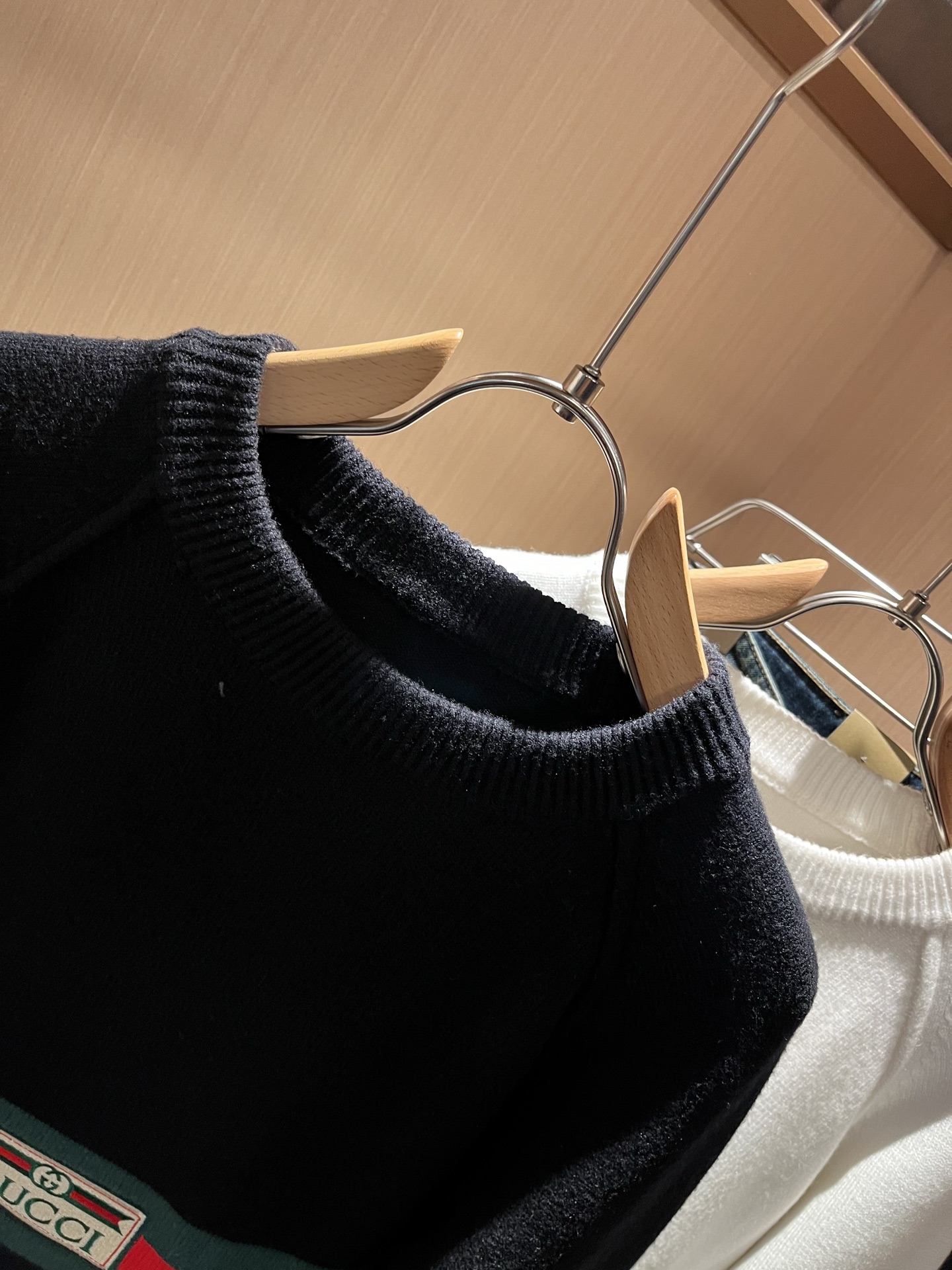 GUC*I 古家 2025秋冬新款男女同款👫 针织羊毛衫，胸前标志logo刺绣设计！贸易公司渠道稀出，同