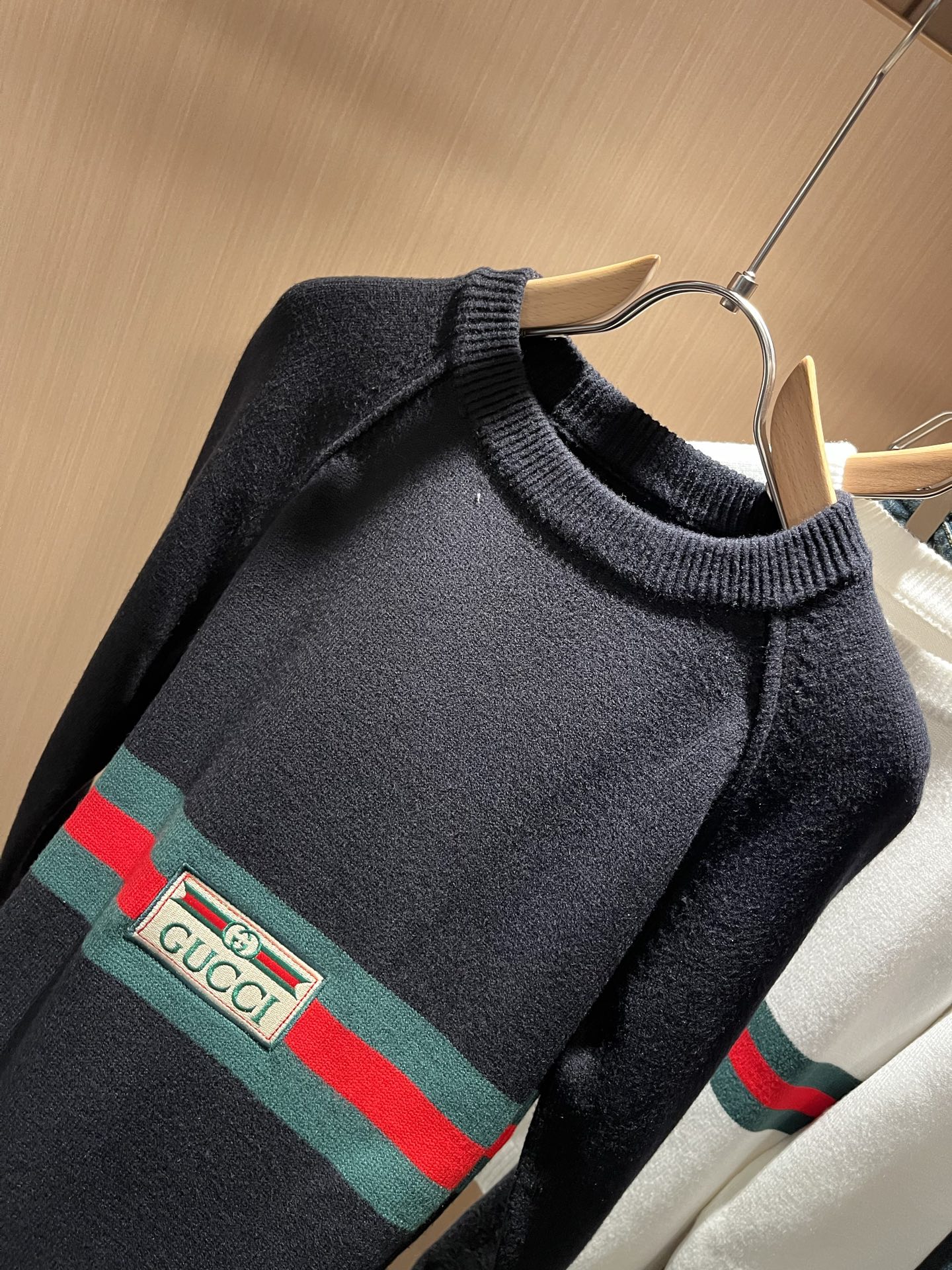 GUC*I 古家 2025秋冬新款男女同款👫 针织羊毛衫，胸前标志logo刺绣设计！贸易公司渠道稀出，同