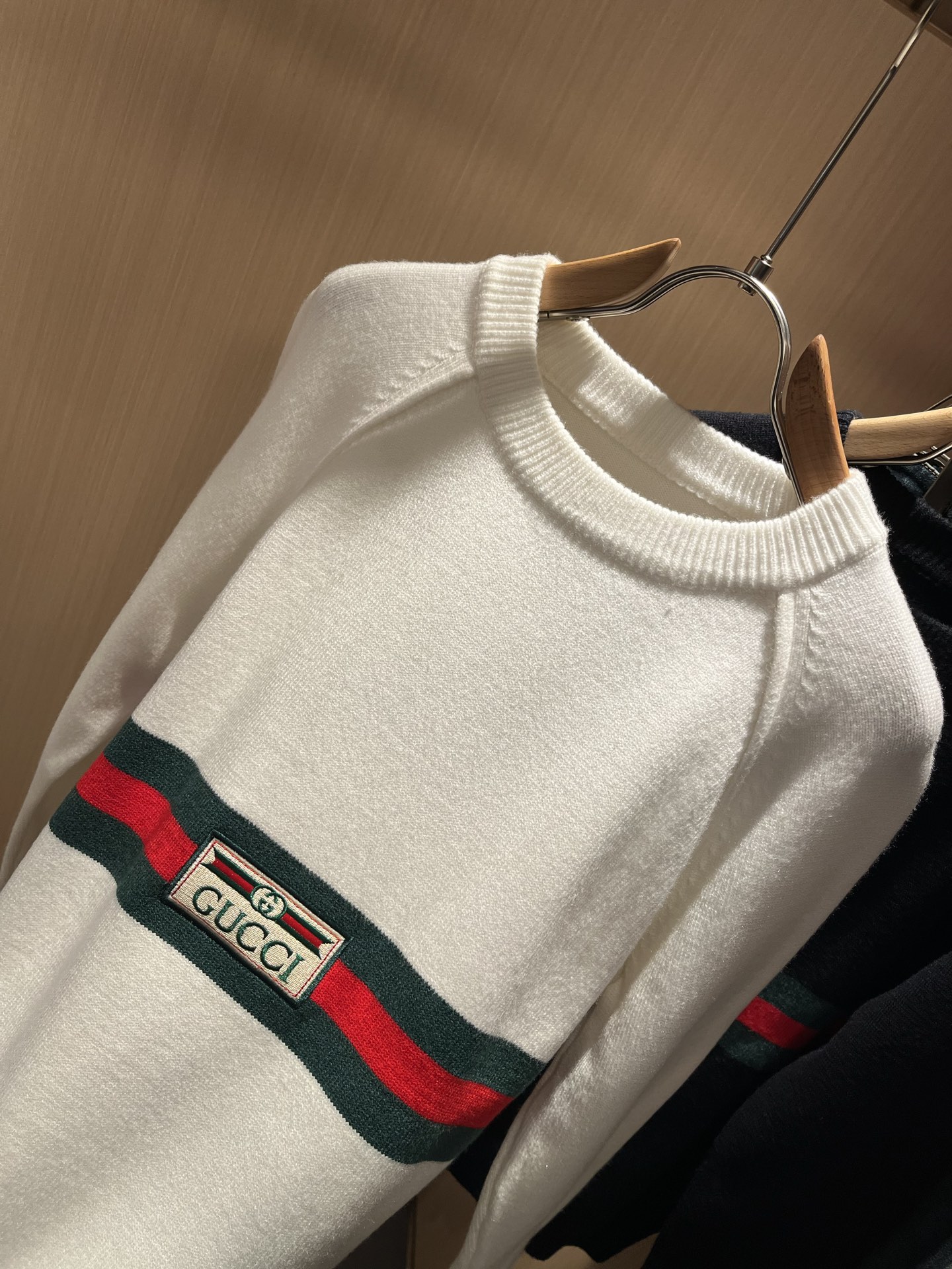 GUC*I 古家 2025秋冬新款男女同款👫 针织羊毛衫，胸前标志logo刺绣设计！贸易公司渠道稀出，同