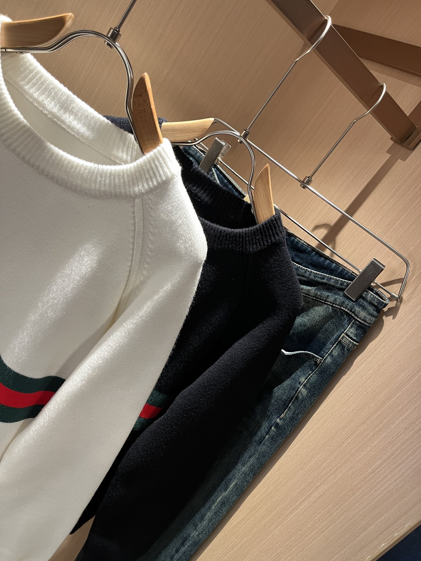 GUC*I 古家 2025秋冬新款男女同款👫 针织羊毛衫，胸前标志logo刺绣设计！贸易公司渠道稀出，同