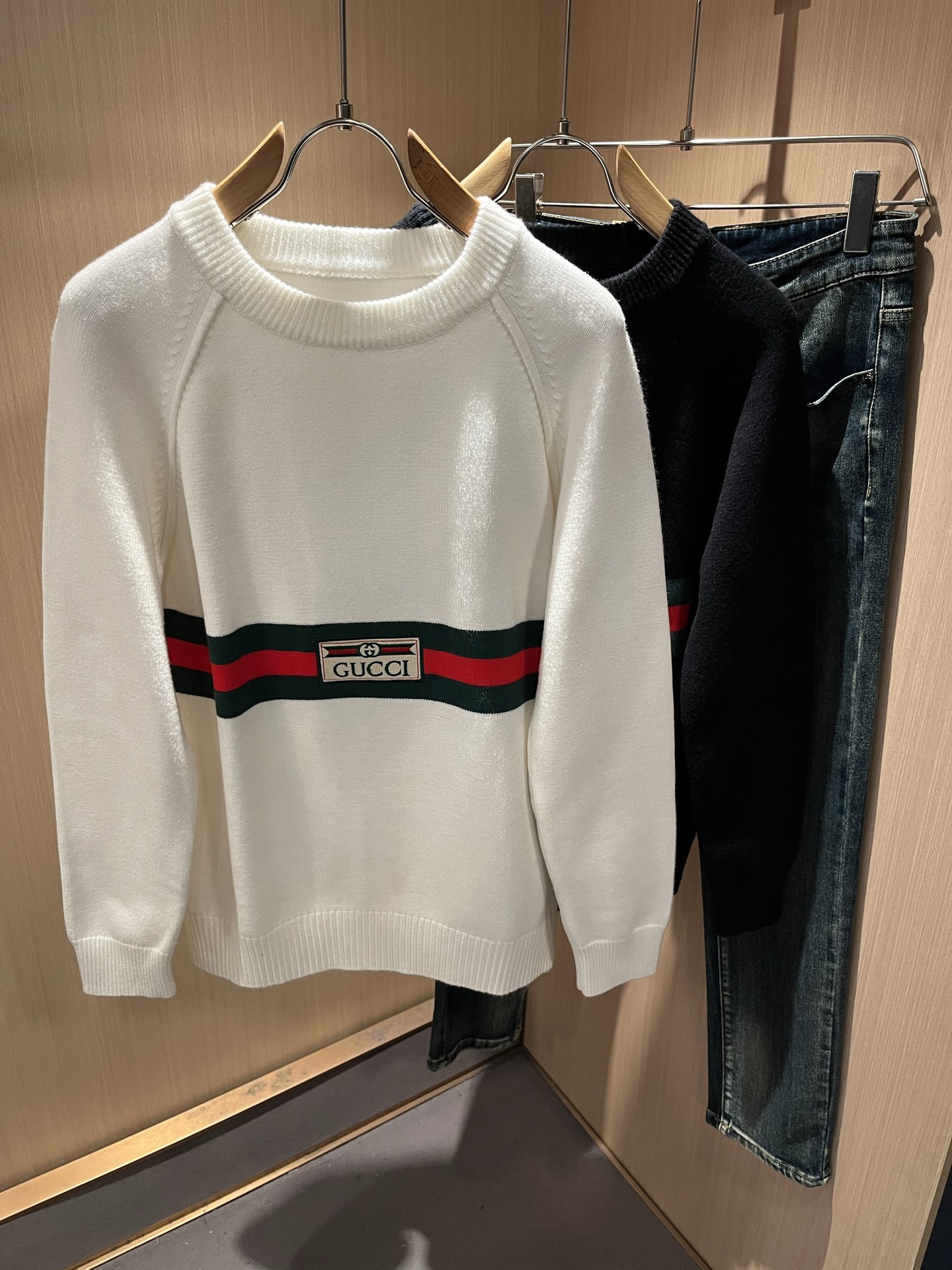 GUC*I 古家 2025秋冬新款男女同款👫 针织羊毛衫，胸前标志logo刺绣设计！贸易公司渠道稀出，同