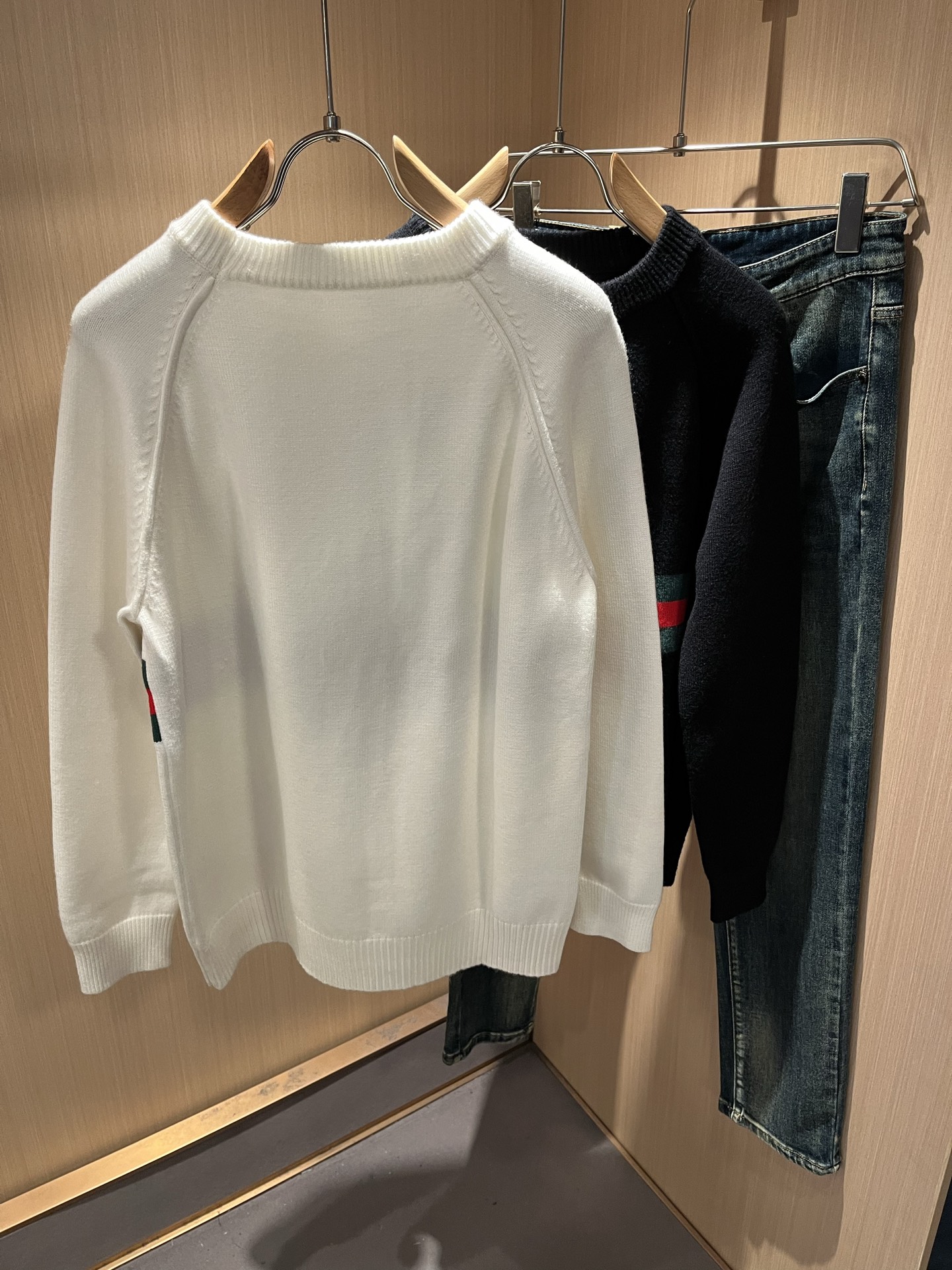 GUC*I 古家 2025秋冬新款男女同款👫 针织羊毛衫，胸前标志logo刺绣设计！贸易公司渠道稀出，同