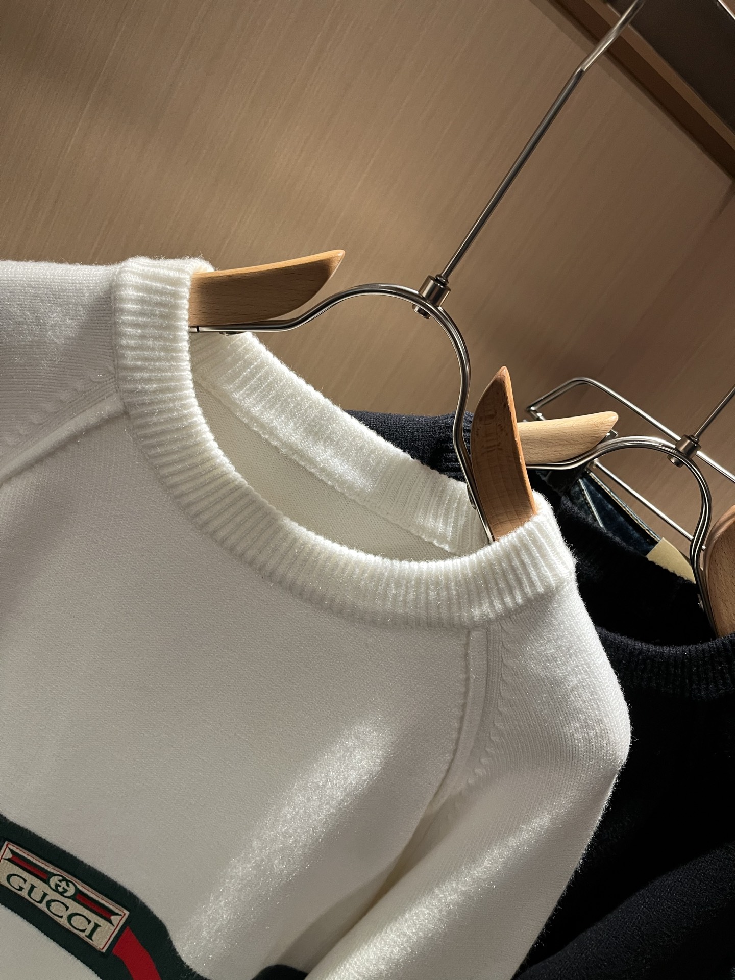 GUC*I 古家 2025秋冬新款男女同款👫 针织羊毛衫，胸前标志logo刺绣设计！贸易公司渠道稀出，同