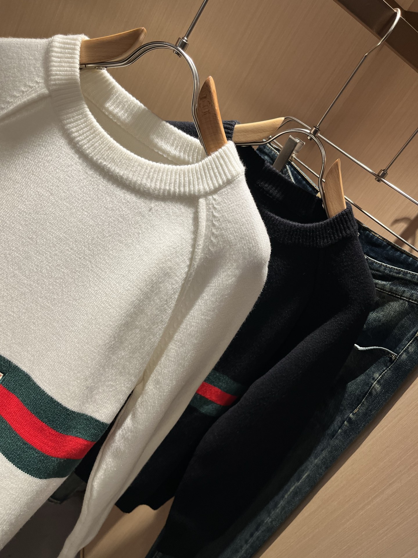 GUC*I 古家 2025秋冬新款男女同款👫 针织羊毛衫，胸前标志logo刺绣设计！贸易公司渠道稀出，同