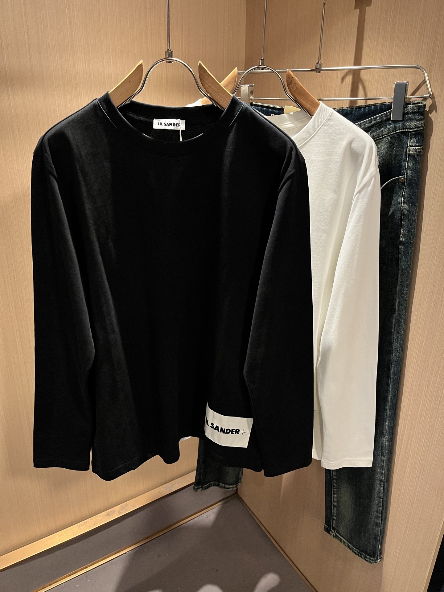 JIL SANDER 2025秋季新款男女同款👫长袖打底衫，户外品牌可能大家第一想到的就是加拿大鹅、始祖