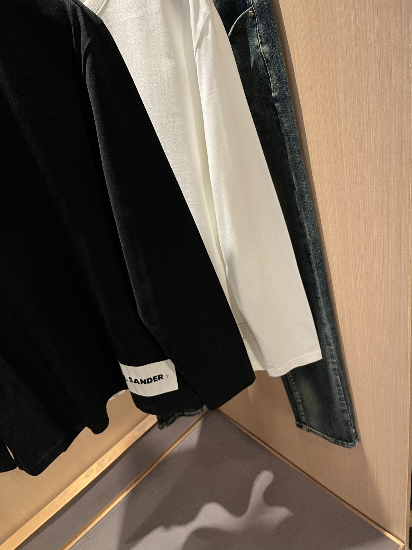 JIL SANDER 2025秋季新款男女同款👫长袖打底衫，户外品牌可能大家第一想到的就是加拿大鹅、始祖