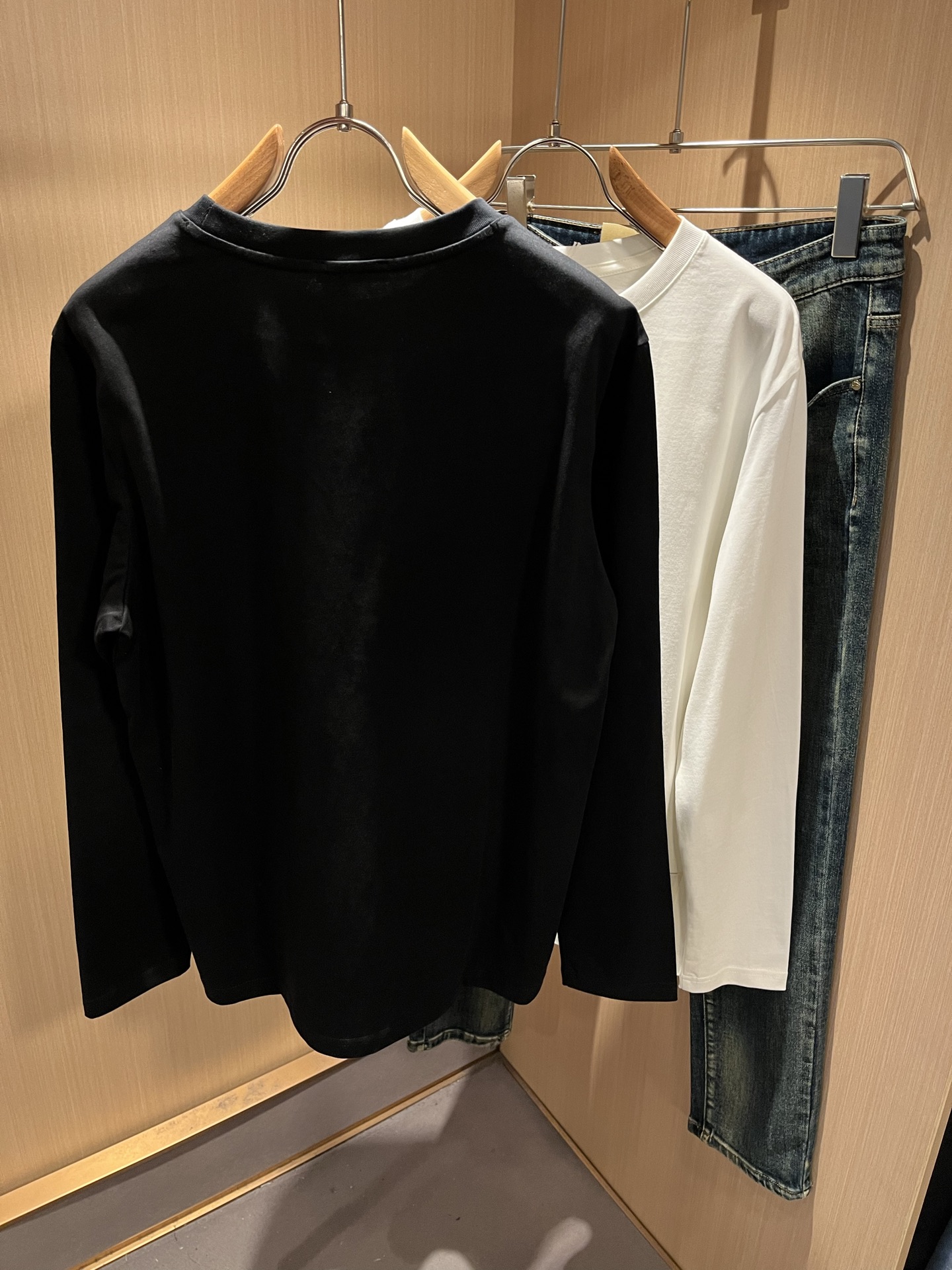 JIL SANDER 2025秋季新款男女同款👫长袖打底衫，户外品牌可能大家第一想到的就是加拿大鹅、始祖