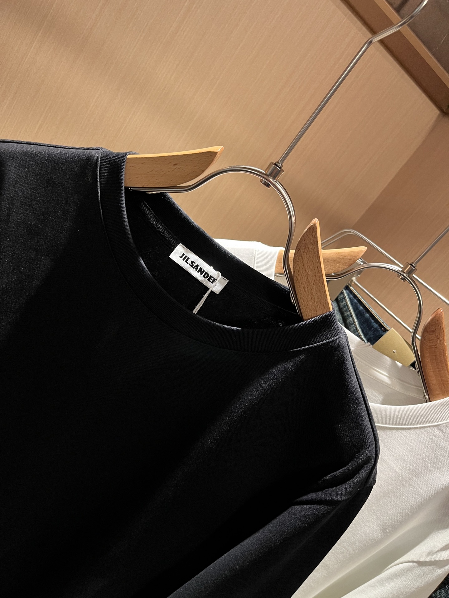 JIL SANDER 2025秋季新款男女同款👫长袖打底衫，户外品牌可能大家第一想到的就是加拿大鹅、始祖