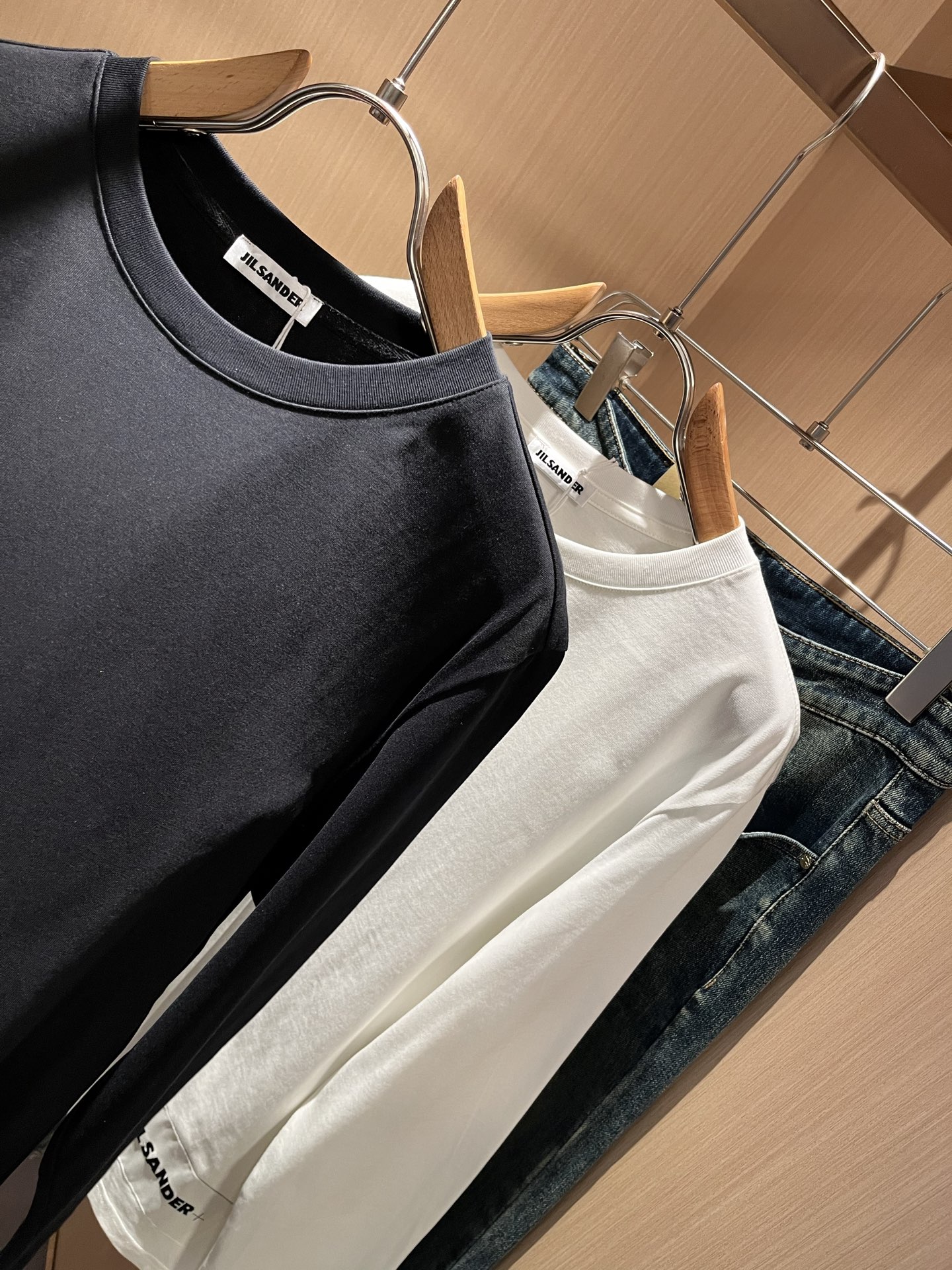 JIL SANDER 2025秋季新款男女同款👫长袖打底衫，户外品牌可能大家第一想到的就是加拿大鹅、始祖