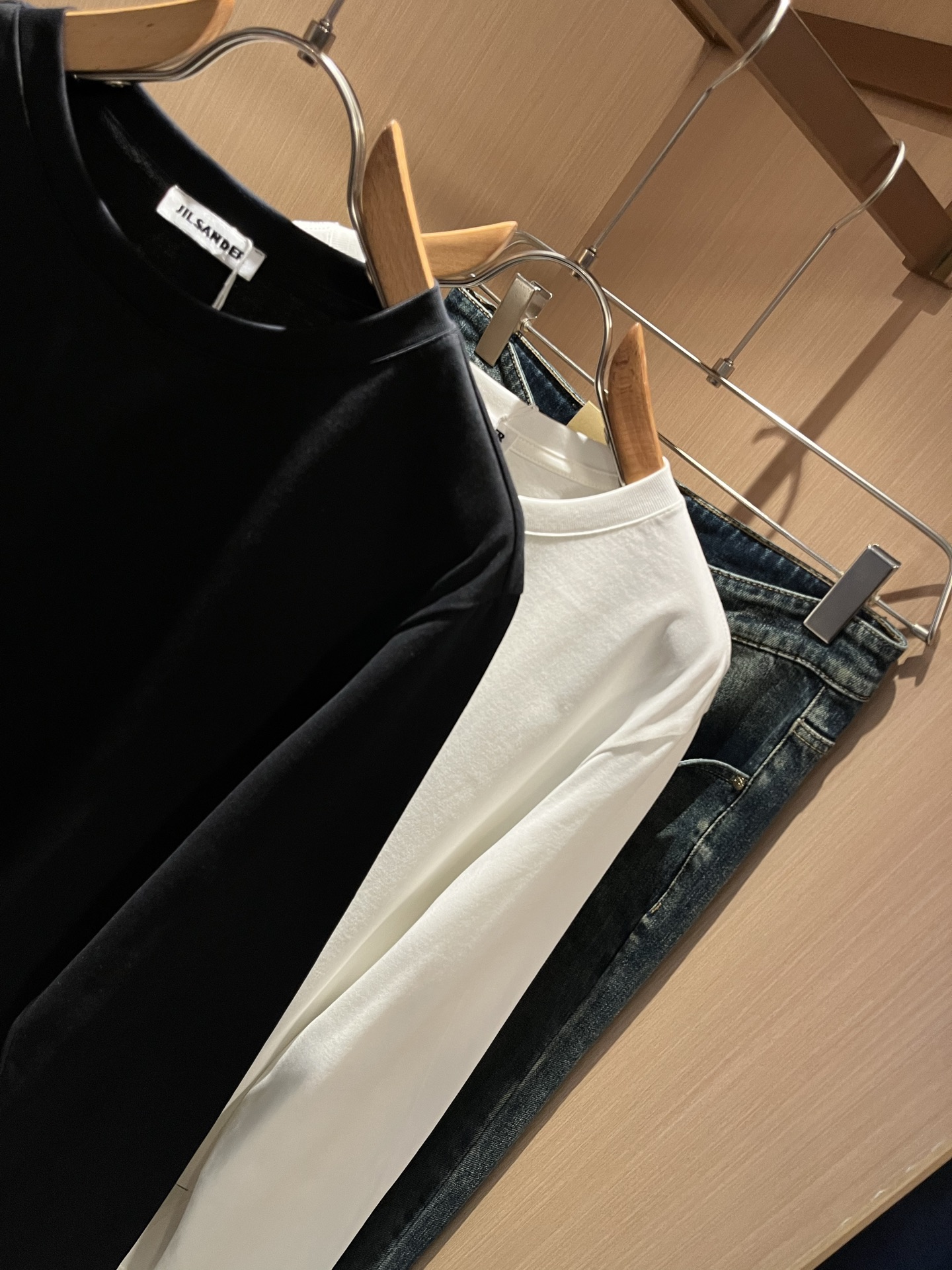 JIL SANDER 2025秋季新款男女同款👫长袖打底衫，户外品牌可能大家第一想到的就是加拿大鹅、始祖