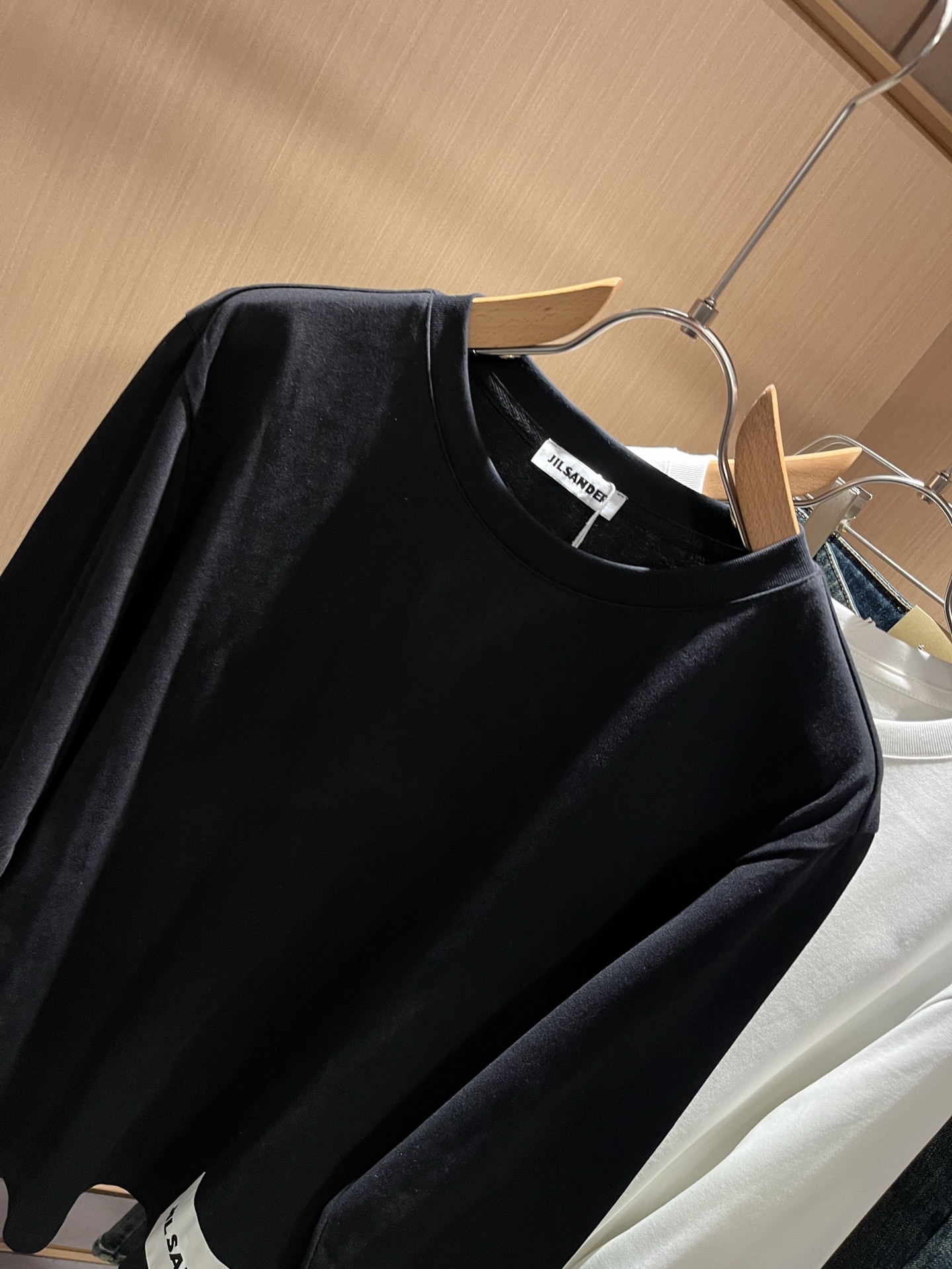 JIL SANDER 2025秋季新款男女同款👫长袖打底衫，户外品牌可能大家第一想到的就是加拿大鹅、始祖