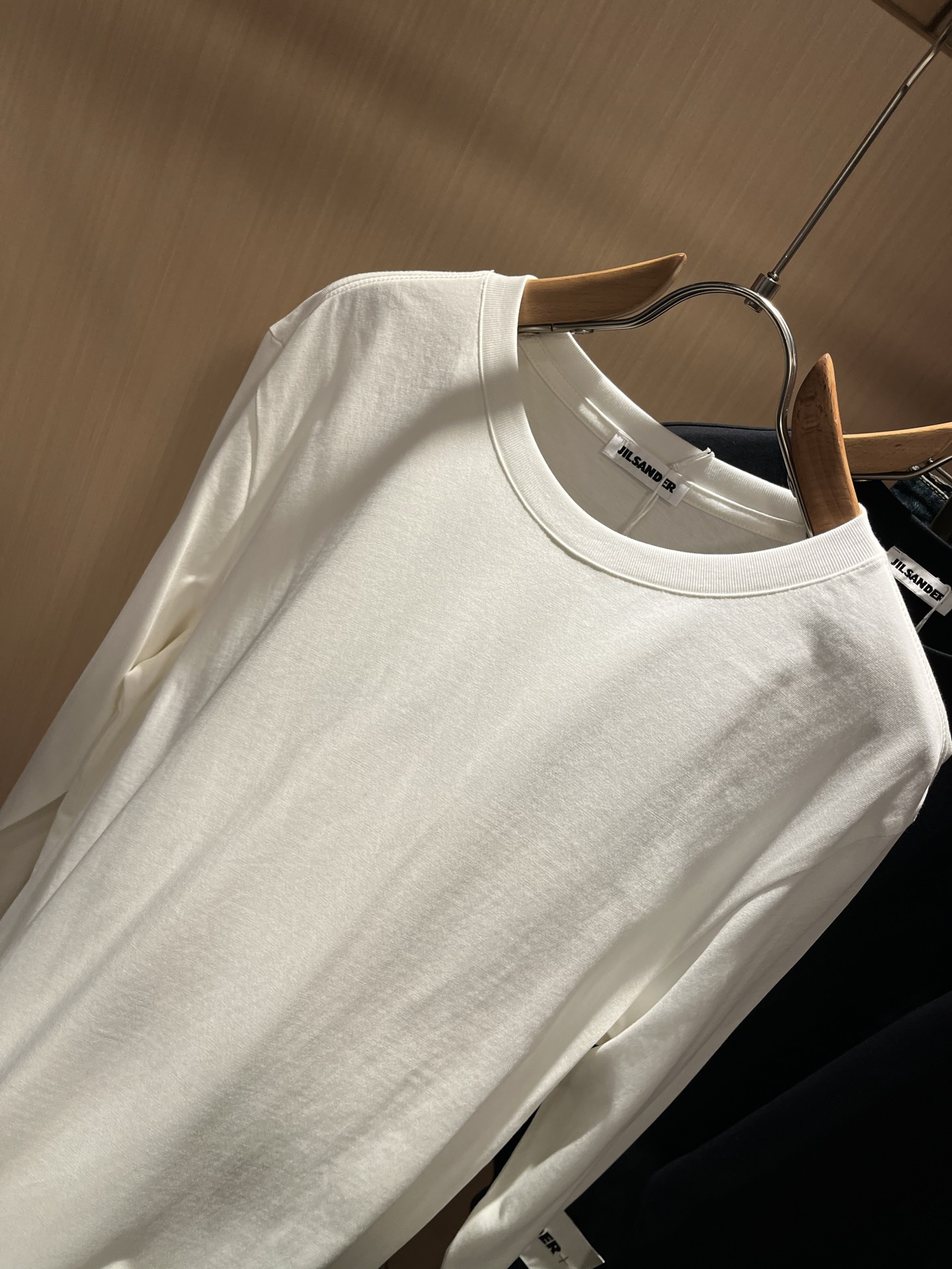 JIL SANDER 2025秋季新款男女同款👫长袖打底衫，户外品牌可能大家第一想到的就是加拿大鹅、始祖