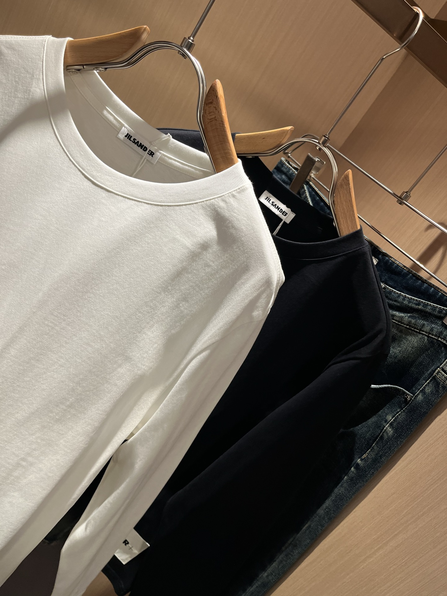 JIL SANDER 2025秋季新款男女同款👫长袖打底衫，户外品牌可能大家第一想到的就是加拿大鹅、始祖