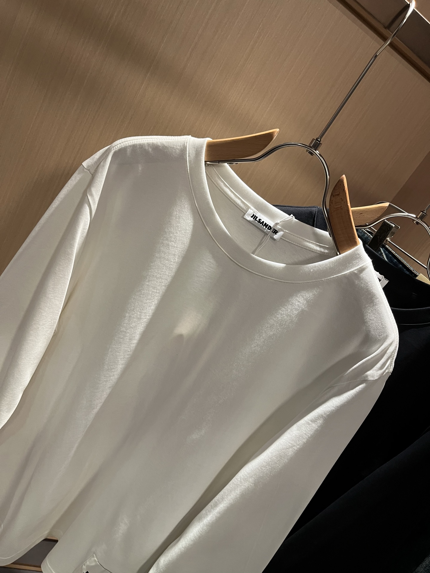 JIL SANDER 2025秋季新款男女同款👫长袖打底衫，户外品牌可能大家第一想到的就是加拿大鹅、始祖