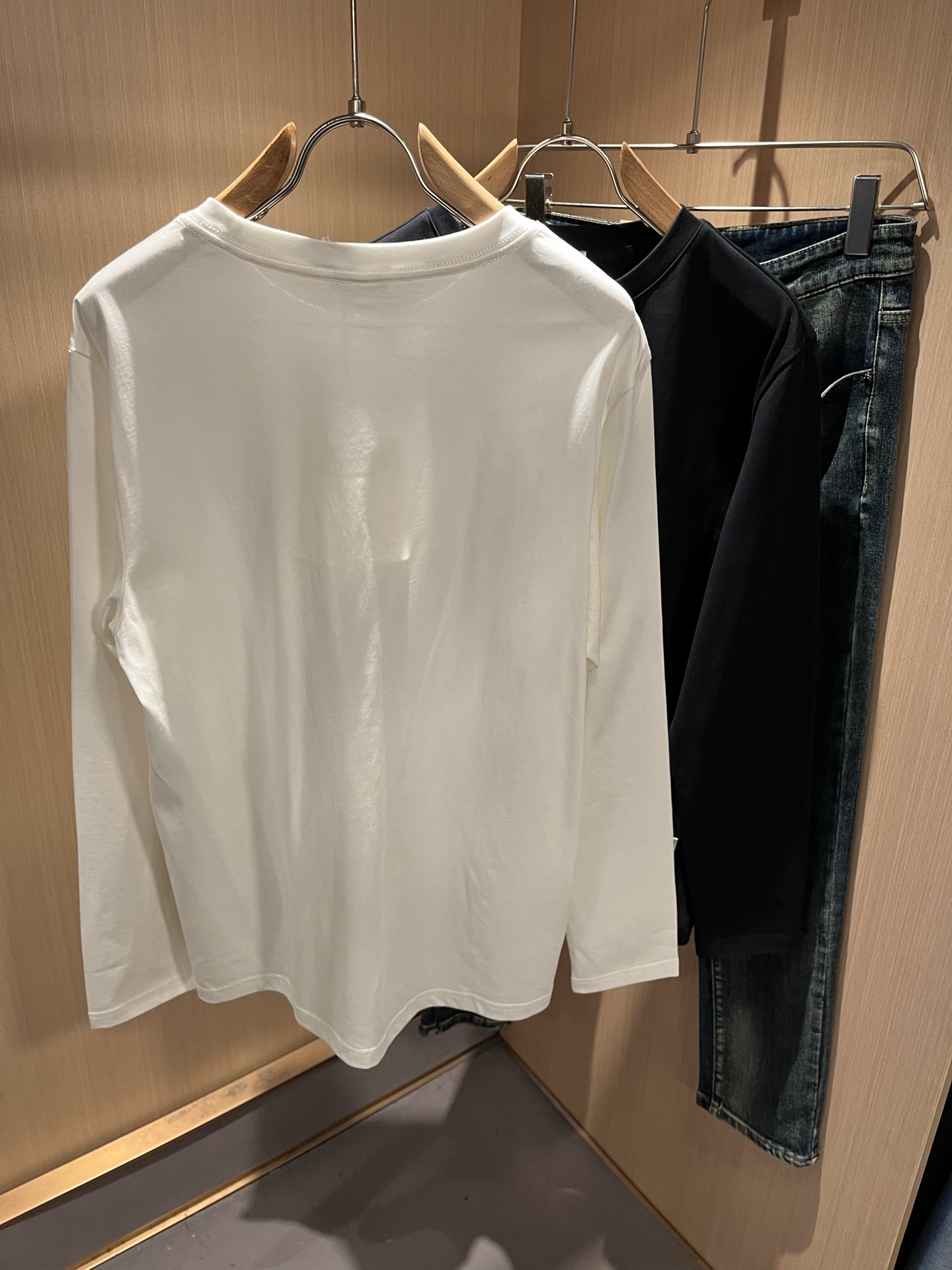 JIL SANDER 2025秋季新款男女同款👫长袖打底衫，户外品牌可能大家第一想到的就是加拿大鹅、始祖