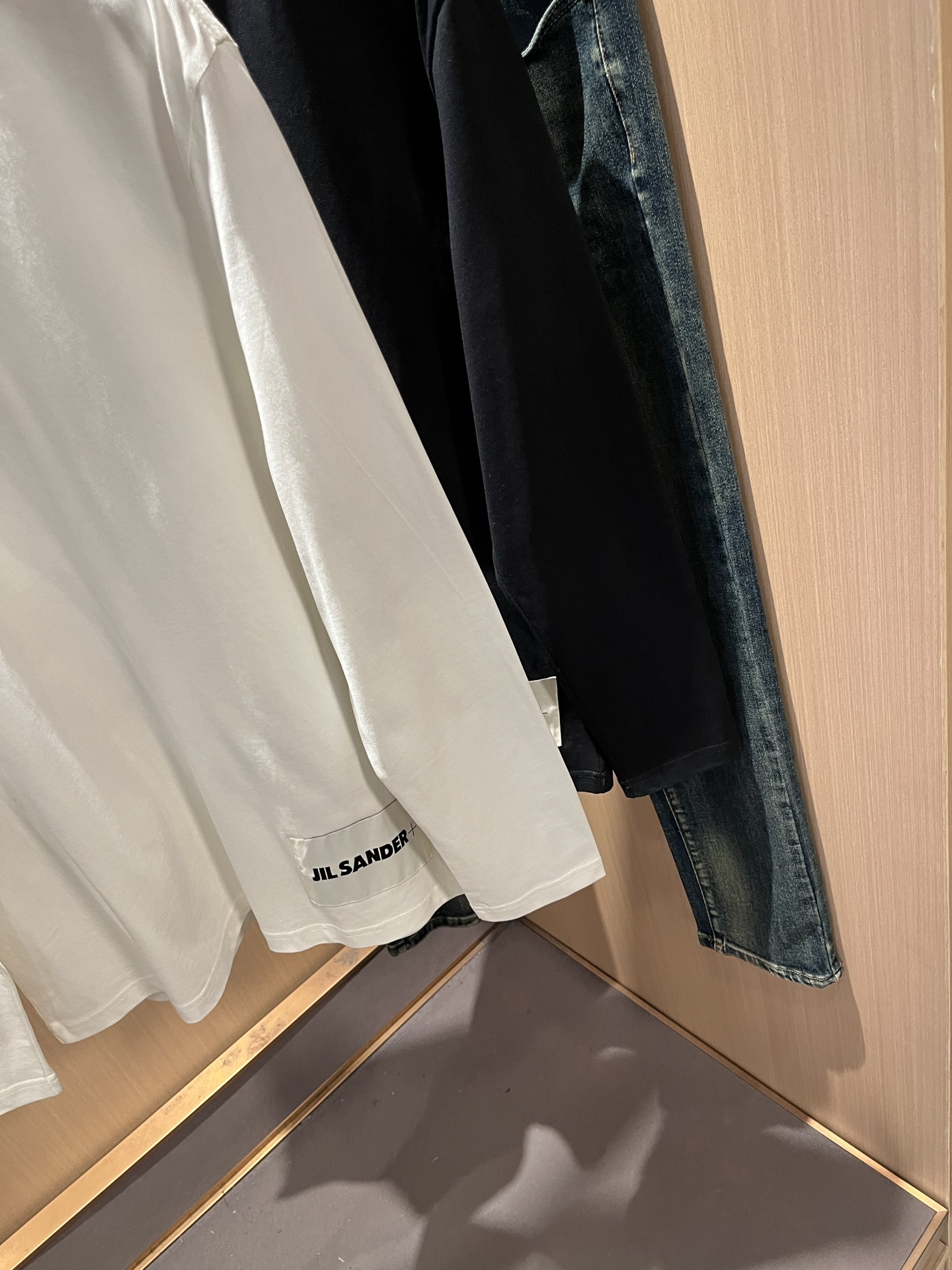 JIL SANDER 2025秋季新款男女同款👫长袖打底衫，户外品牌可能大家第一想到的就是加拿大鹅、始祖
