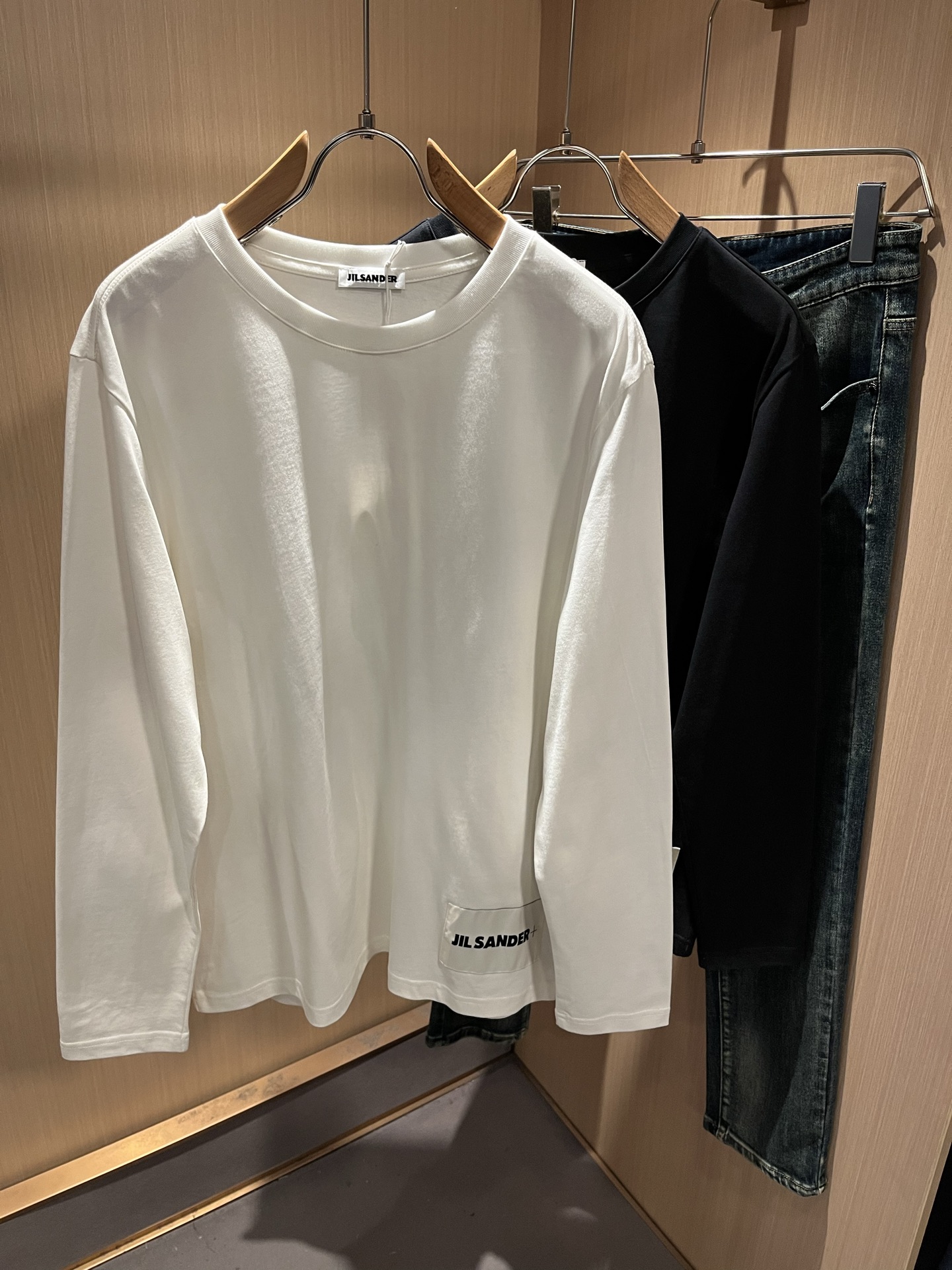 JIL SANDER 2025秋季新款男女同款👫长袖打底衫，户外品牌可能大家第一想到的就是加拿大鹅、始祖