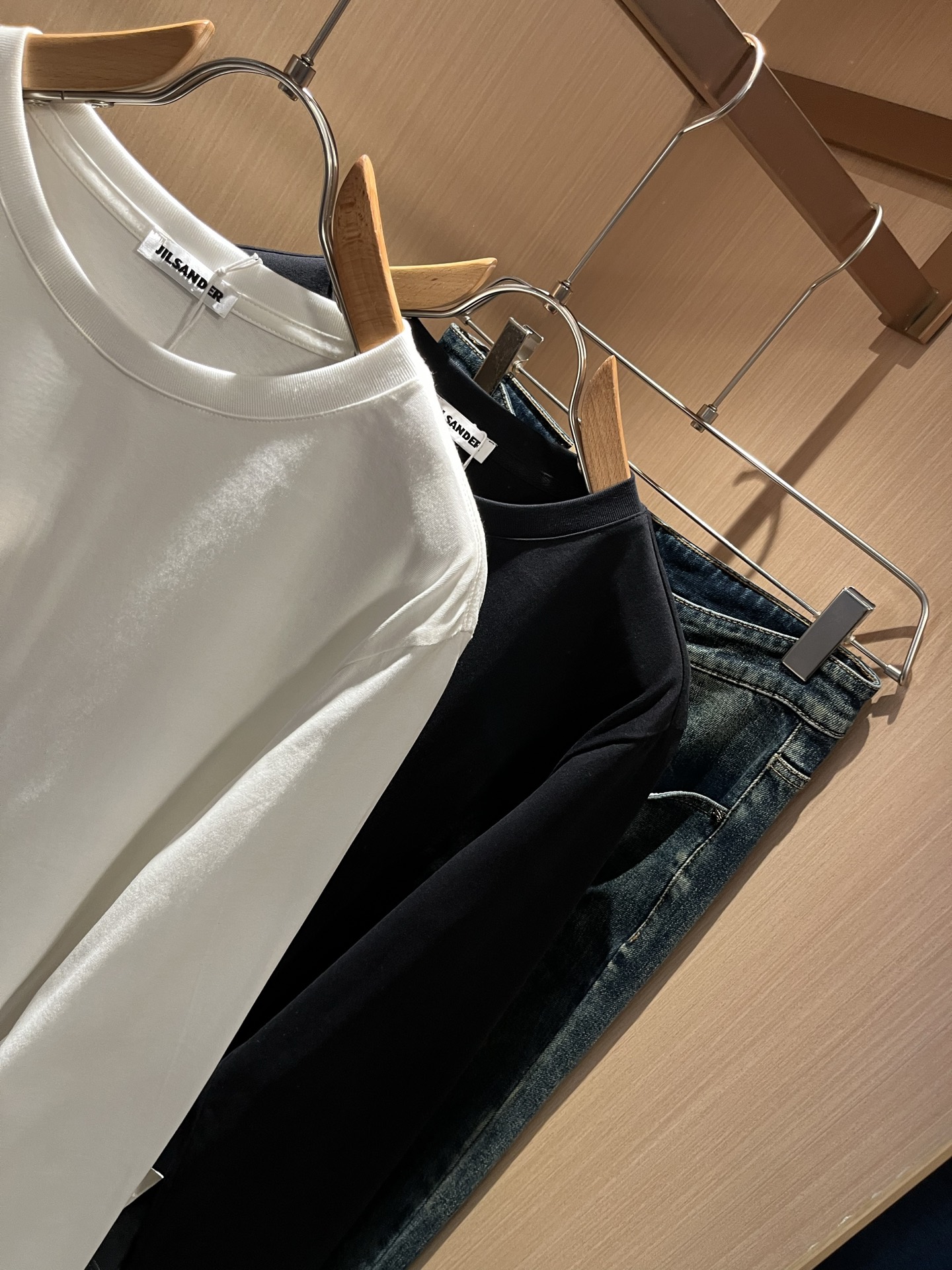 JIL SANDER 2025秋季新款男女同款👫长袖打底衫，户外品牌可能大家第一想到的就是加拿大鹅、始祖